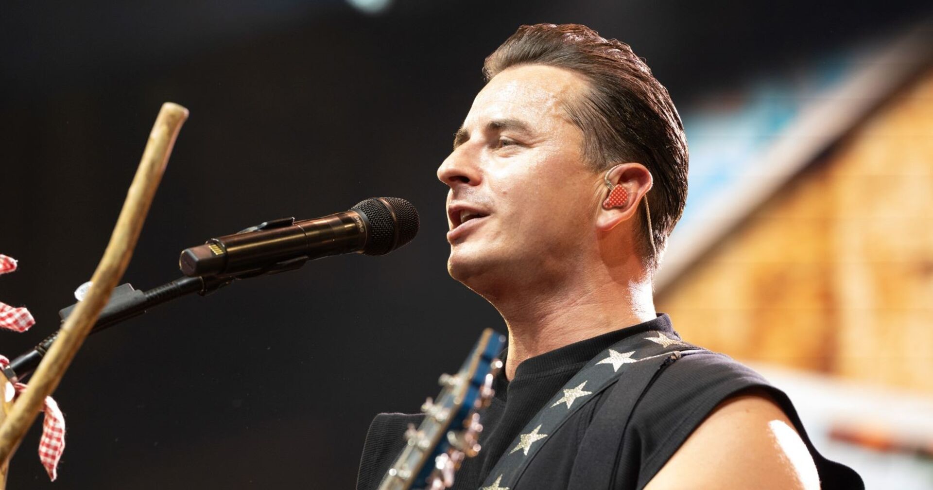 Andreas Gabalier bei einem Auftritt auf der Bühne