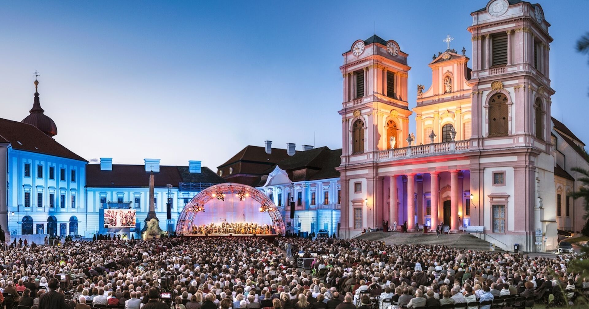 Konzert vor dem Stift Göttweig in den Abendstunden