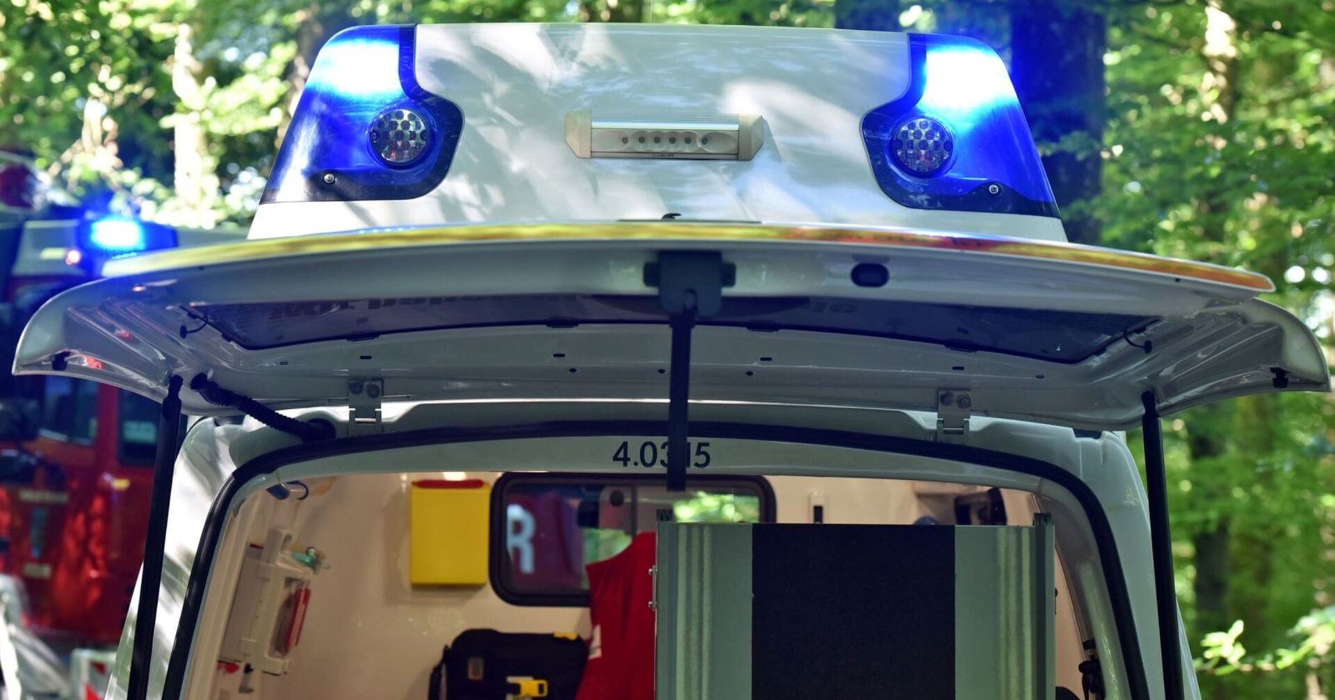 Offener Rettungswagen von hinten