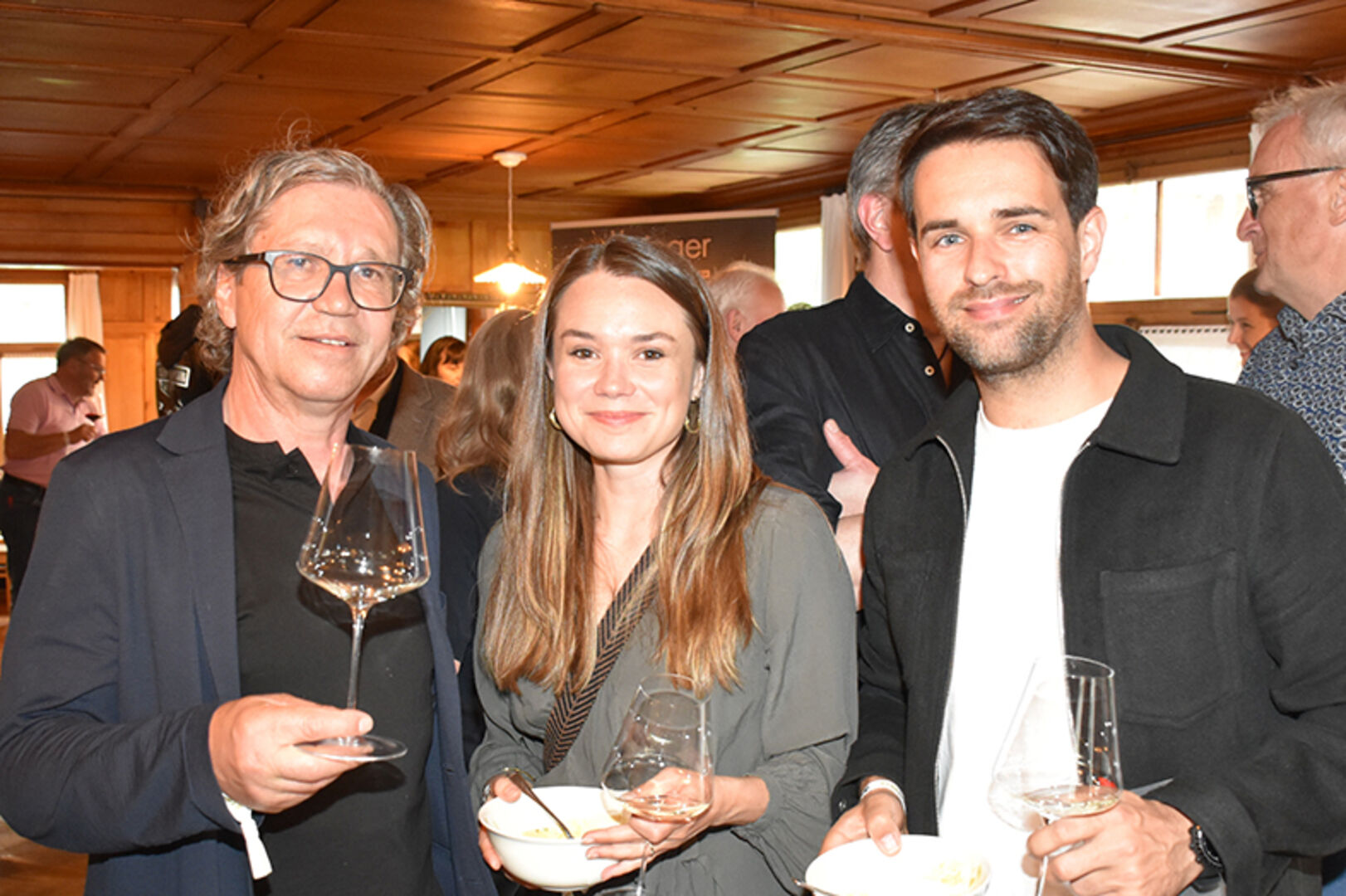 Bruno Ratz (Pfanner und Gutmann) mit Sandra Muxel (Adler Schoppernau) und Simon Leiter-Muxel