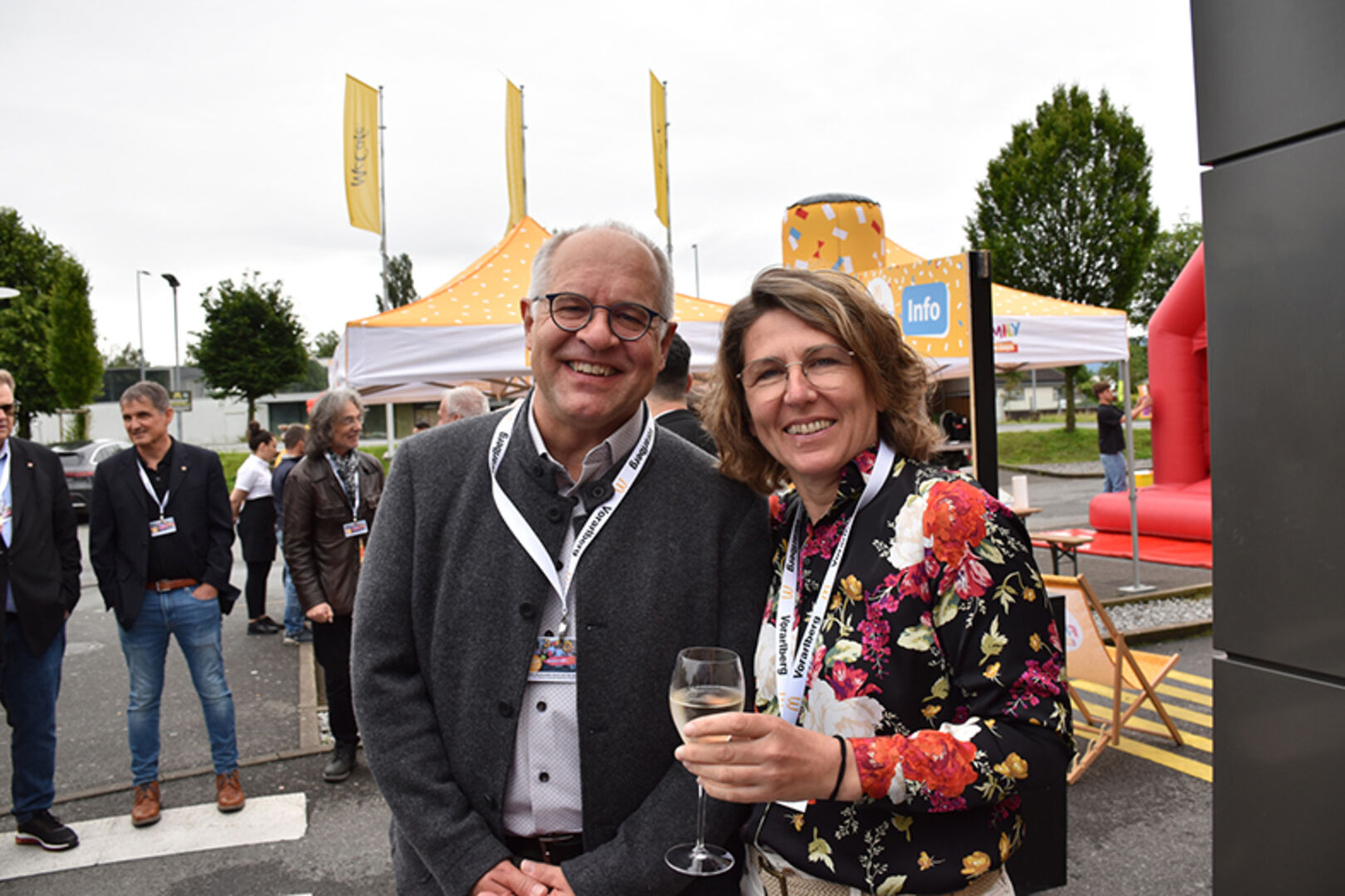 Sorgt für  guten Kaffee in den Mc-Cafés: Hubert Schick (WMF) und Isolde Romer