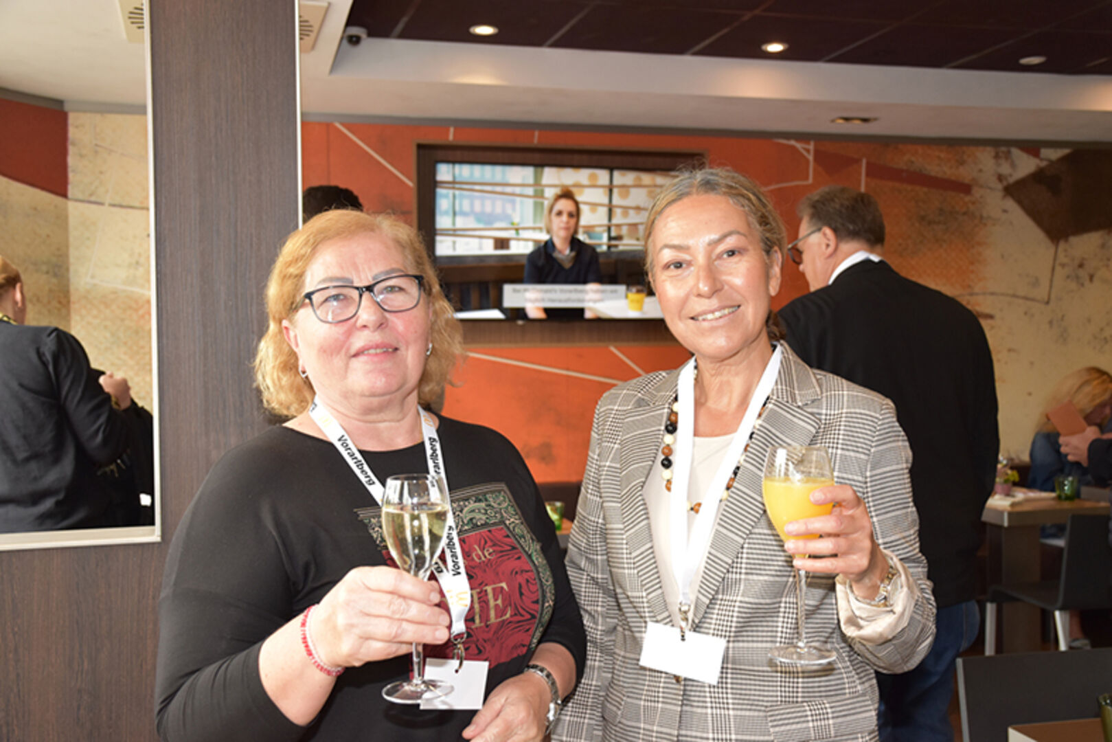 Immer wieder zu Gast beim Mäci: Maria Ivanovic &amp; Canan Salkim