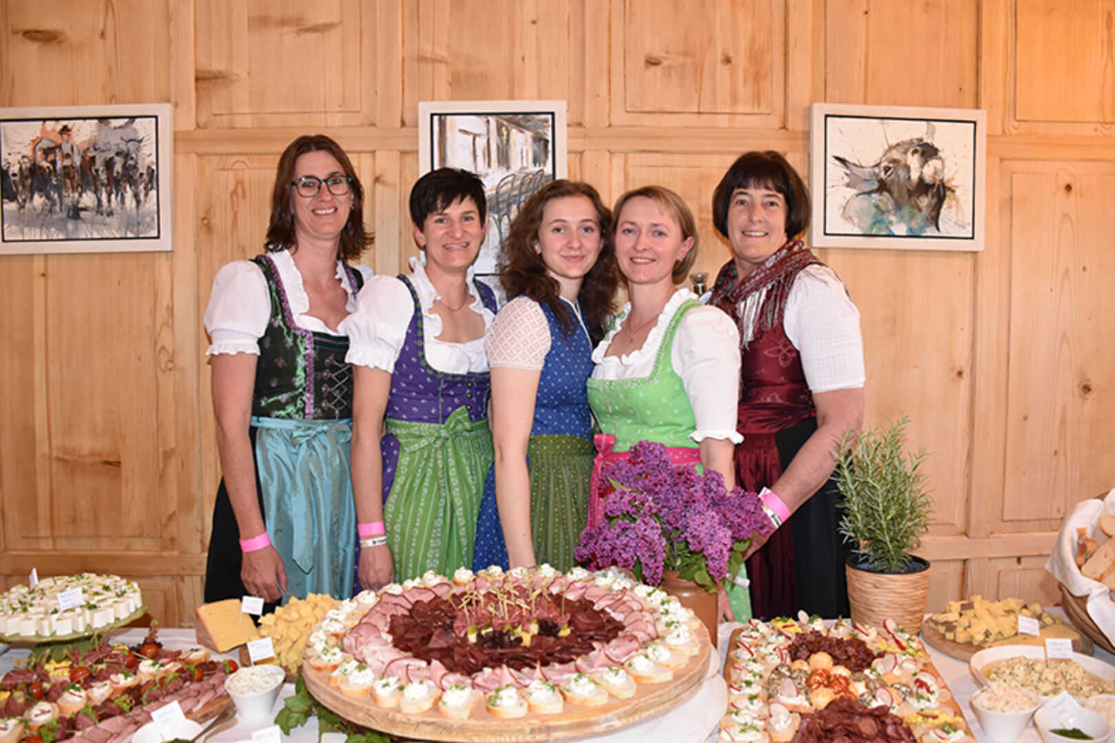 Bäuerinnen von Au: Magdalena Simma, Veronika Natter, Elena Berlinger, Dorota Berlinger &amp; Annemarie Plankel