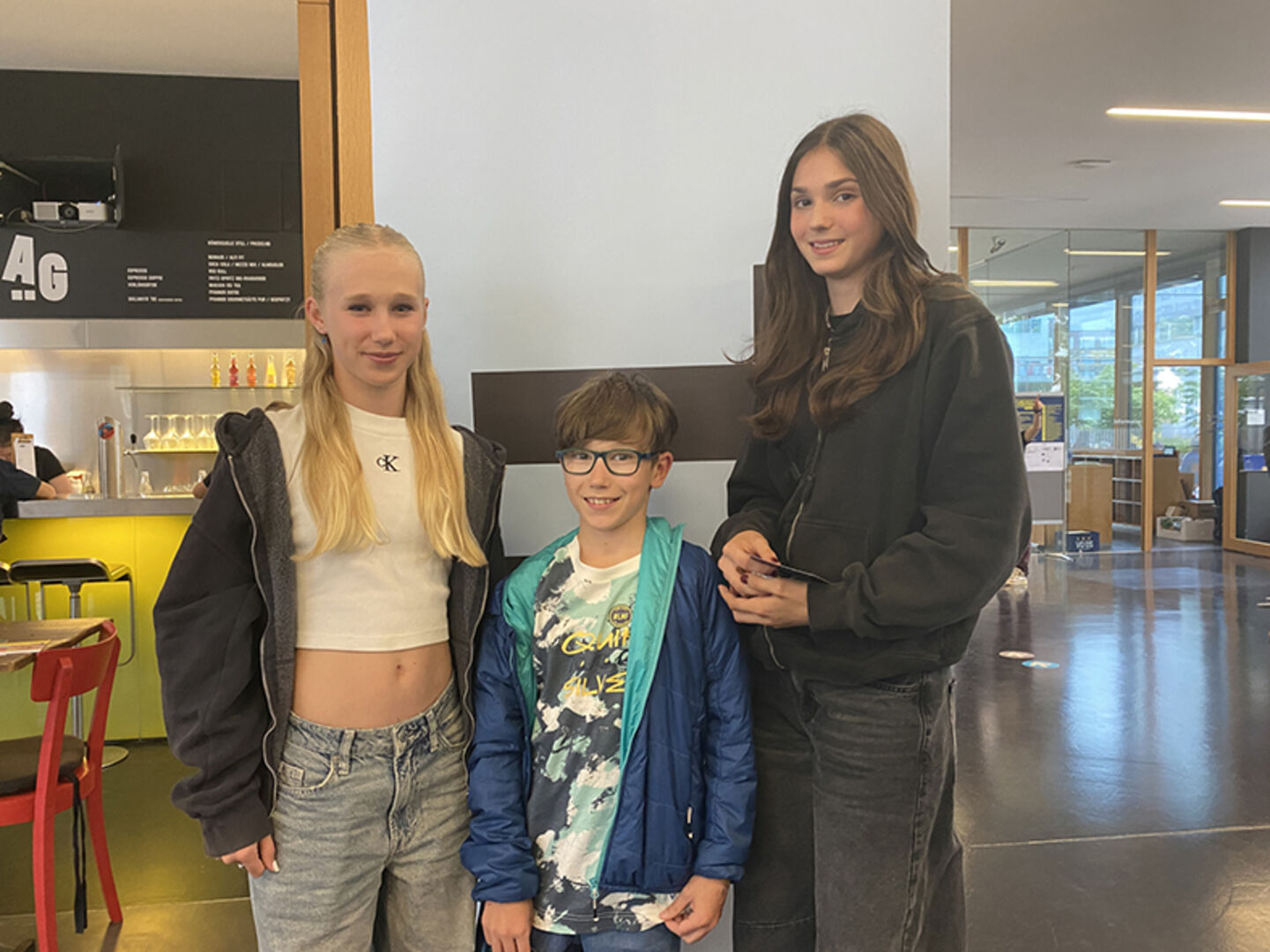 Starteten ihre Forschungstour in der FHV: Emma, Henri und Julia aus  Rankweil (v. li.)