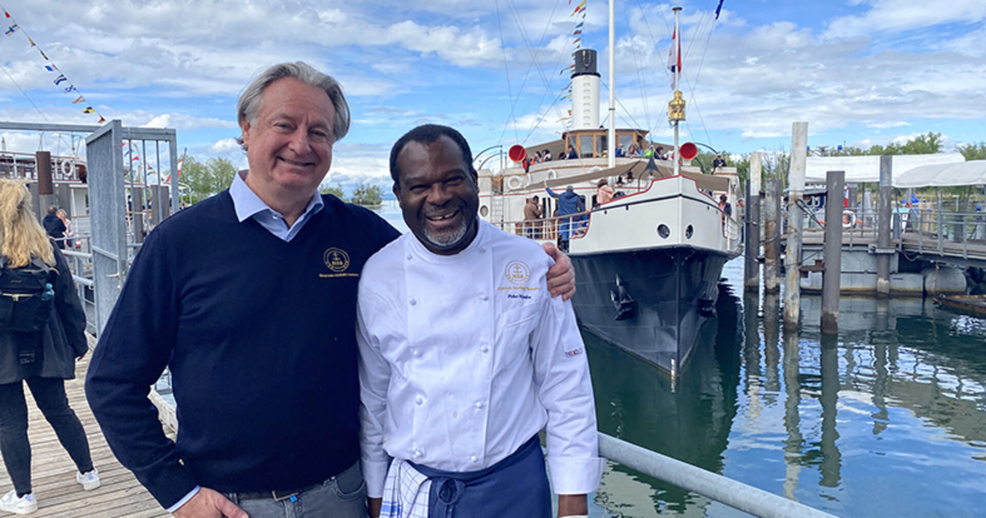 Heino Huber (Leiter Gastro) und Peter Nyaku (Leiter Küchenteam) (v. li.)