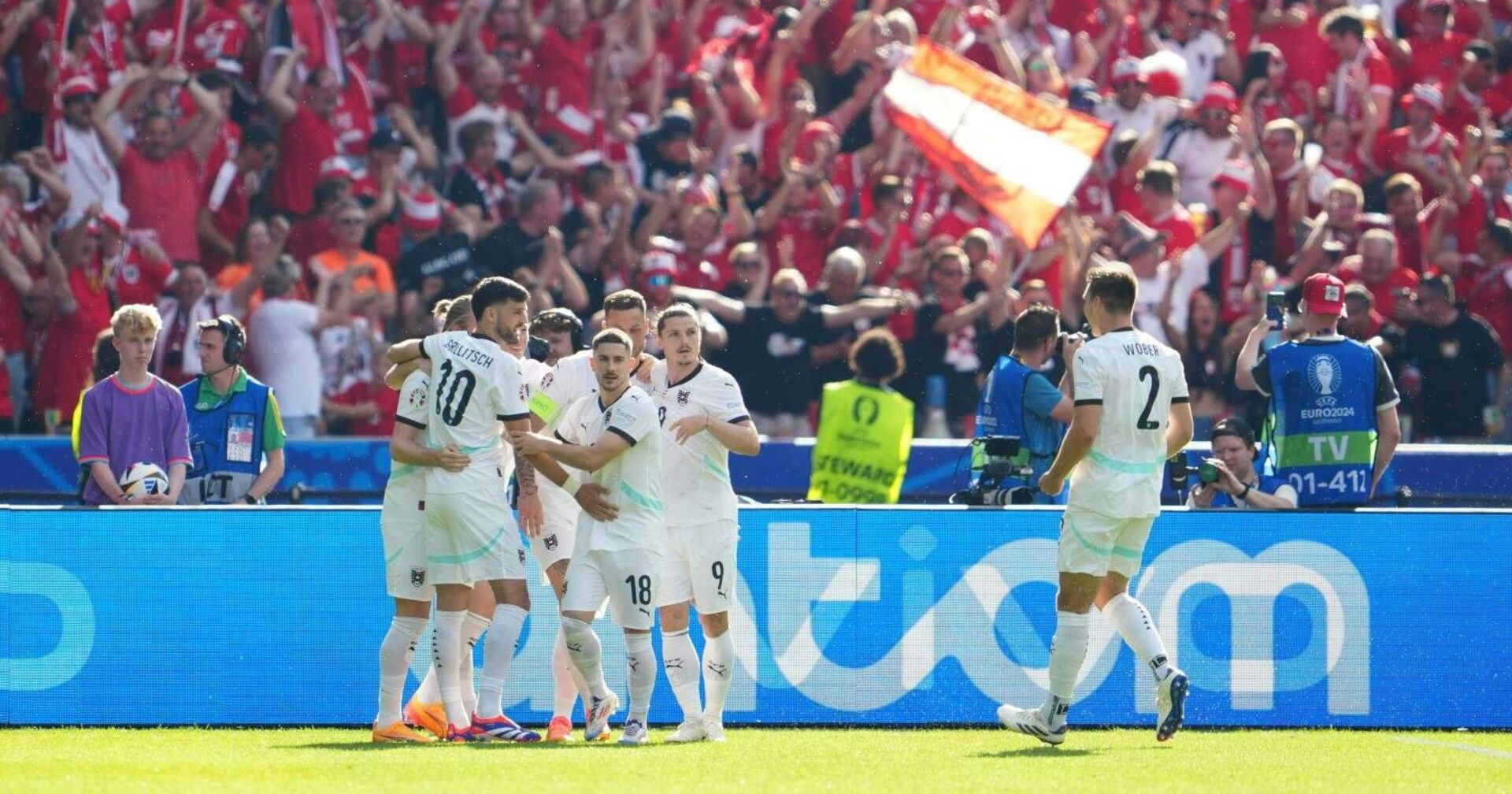 Österreich jubelt über ein Tor.