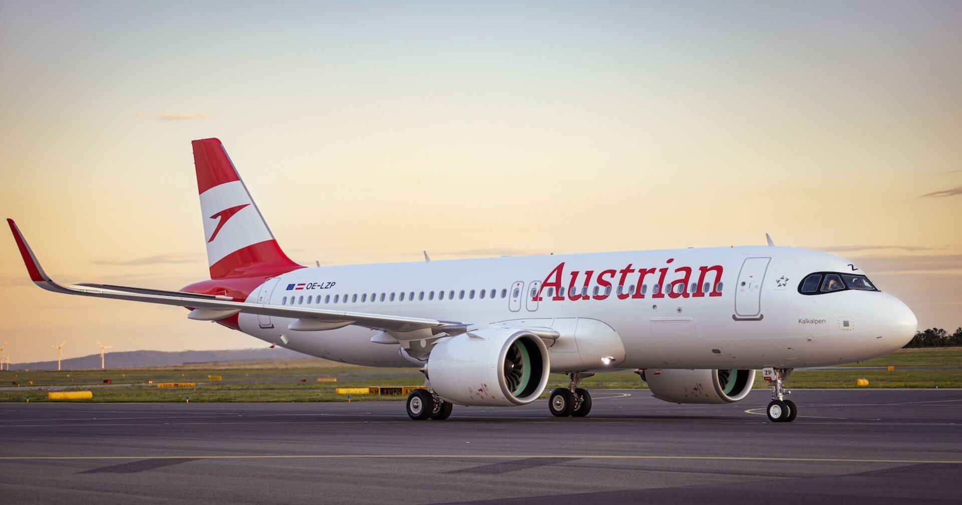 Ein Flugzeug der Austrian Airlines auf dem Boden.