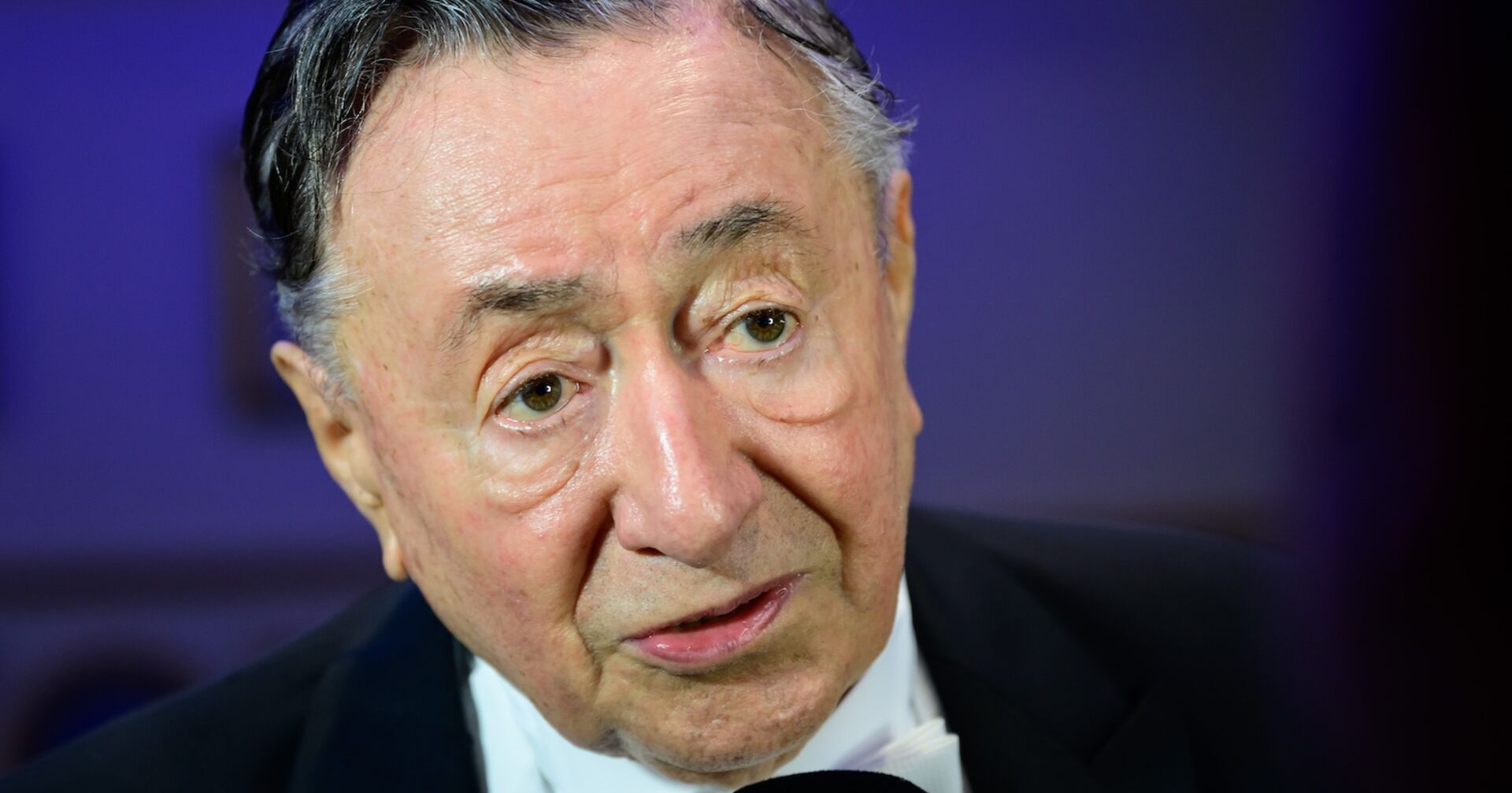 Richard Lugner mit einem schwarzen Sakko.