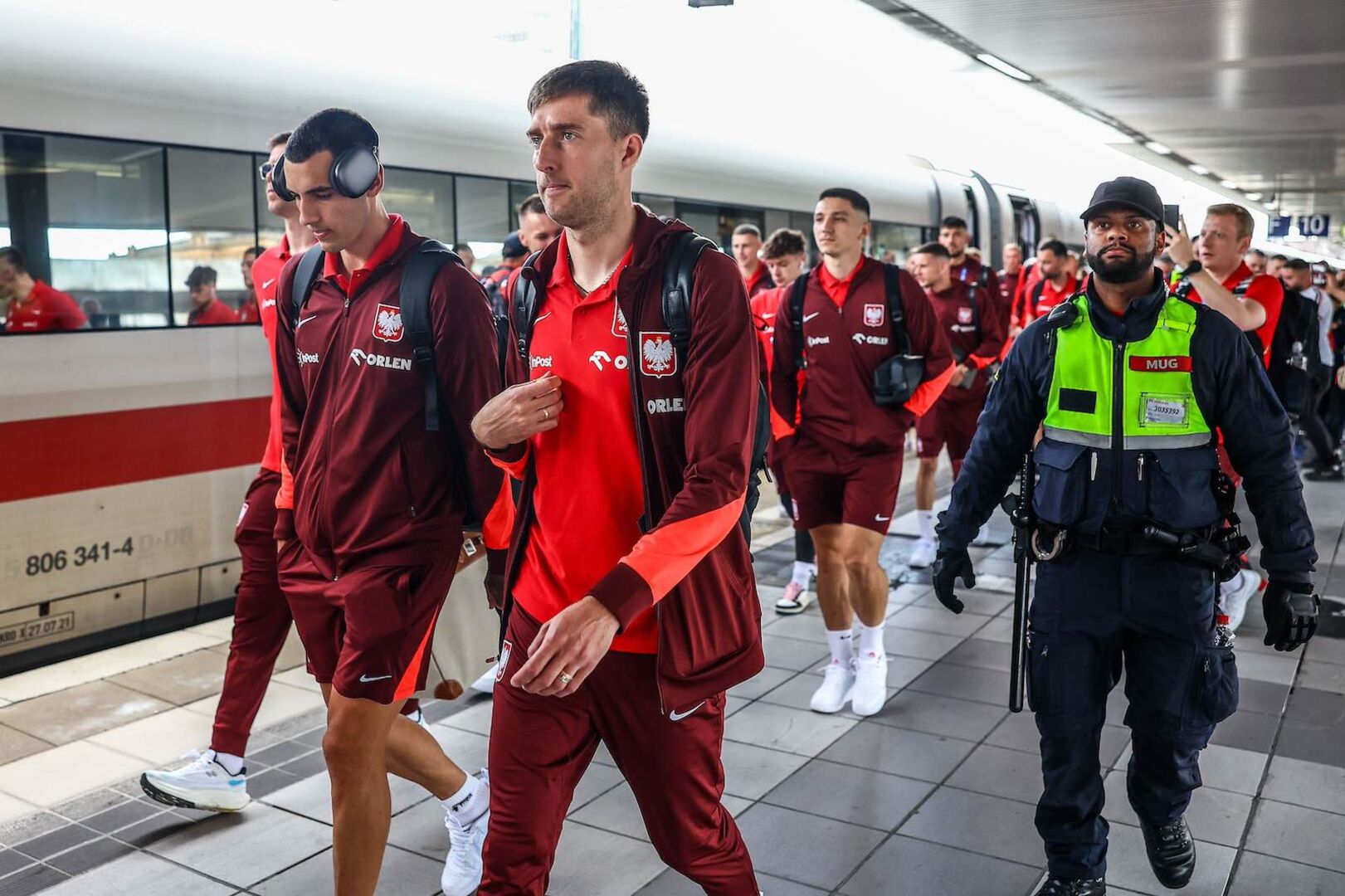 Taras Romanczuk mit Teamkollegen.