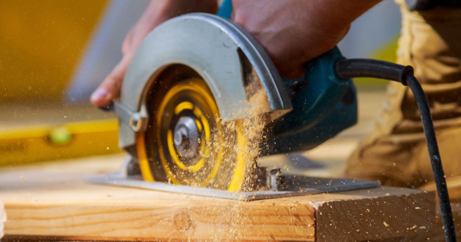 Ein Bild einer Handkreissäge.