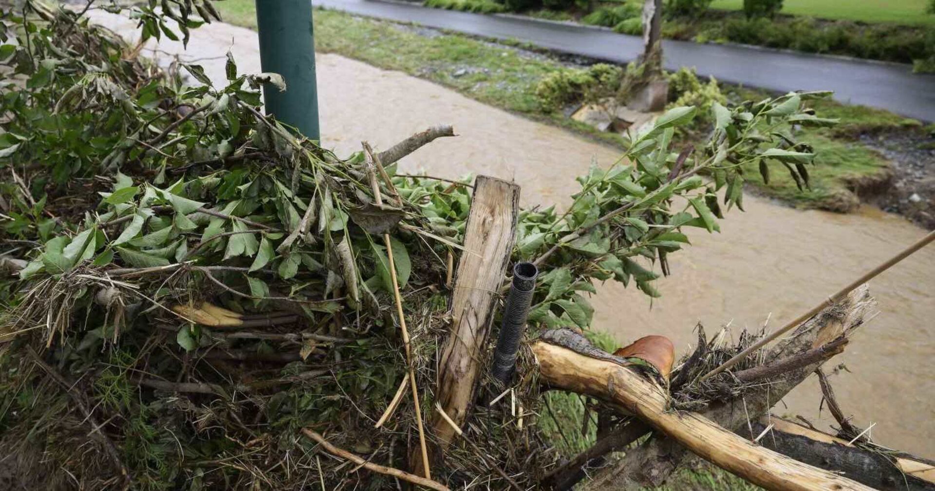 Unwetterschäden an einem Fluss im Burgenland.