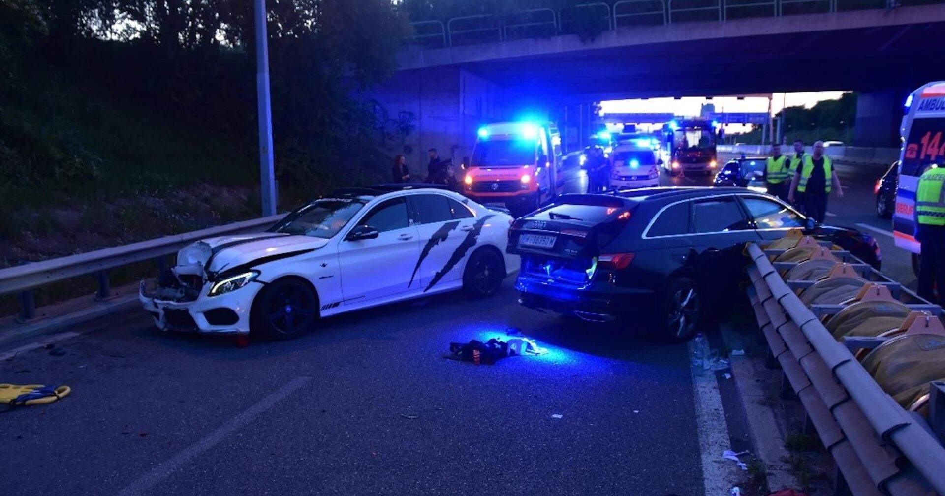 Die Unfallautos auf der Donauufer Autobahn