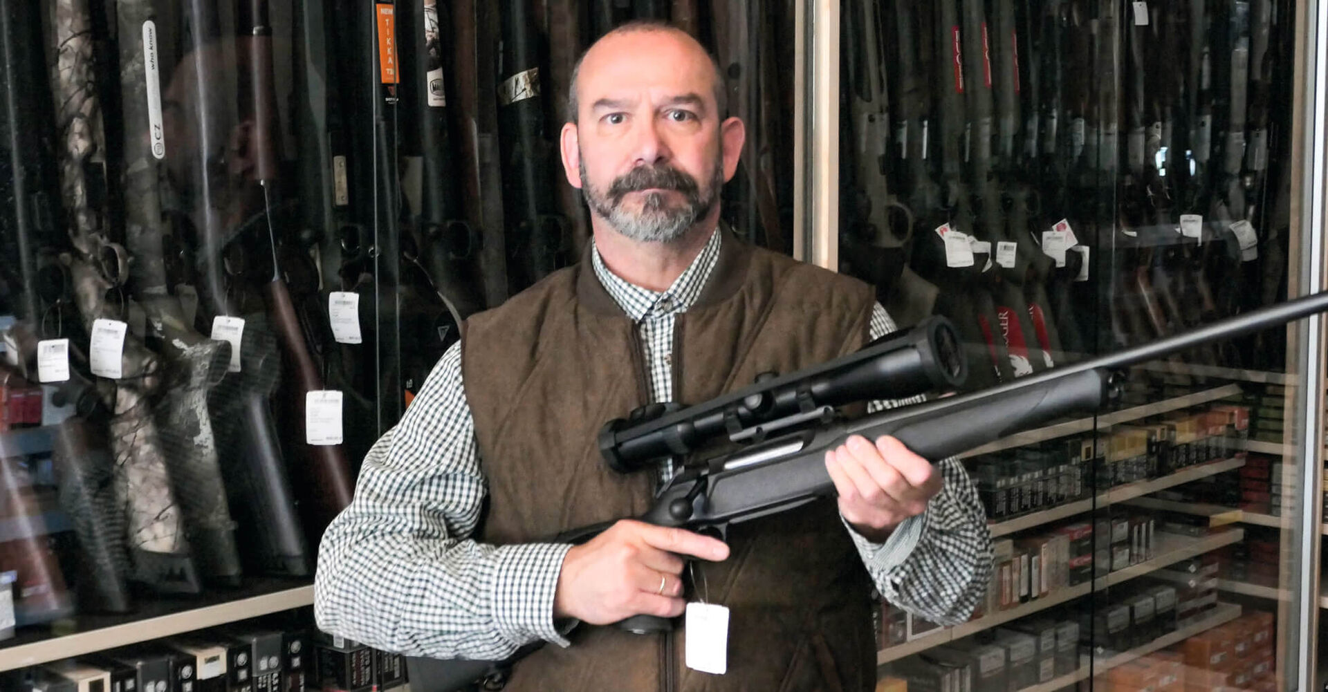 Auf zweitem Bildungsweg wurde Heinz-Peter Kurus Büchsenmacher. Die Fertigung eigener Waffen und die Reparatur in der Werkstatt sind dabei seine Passionen.