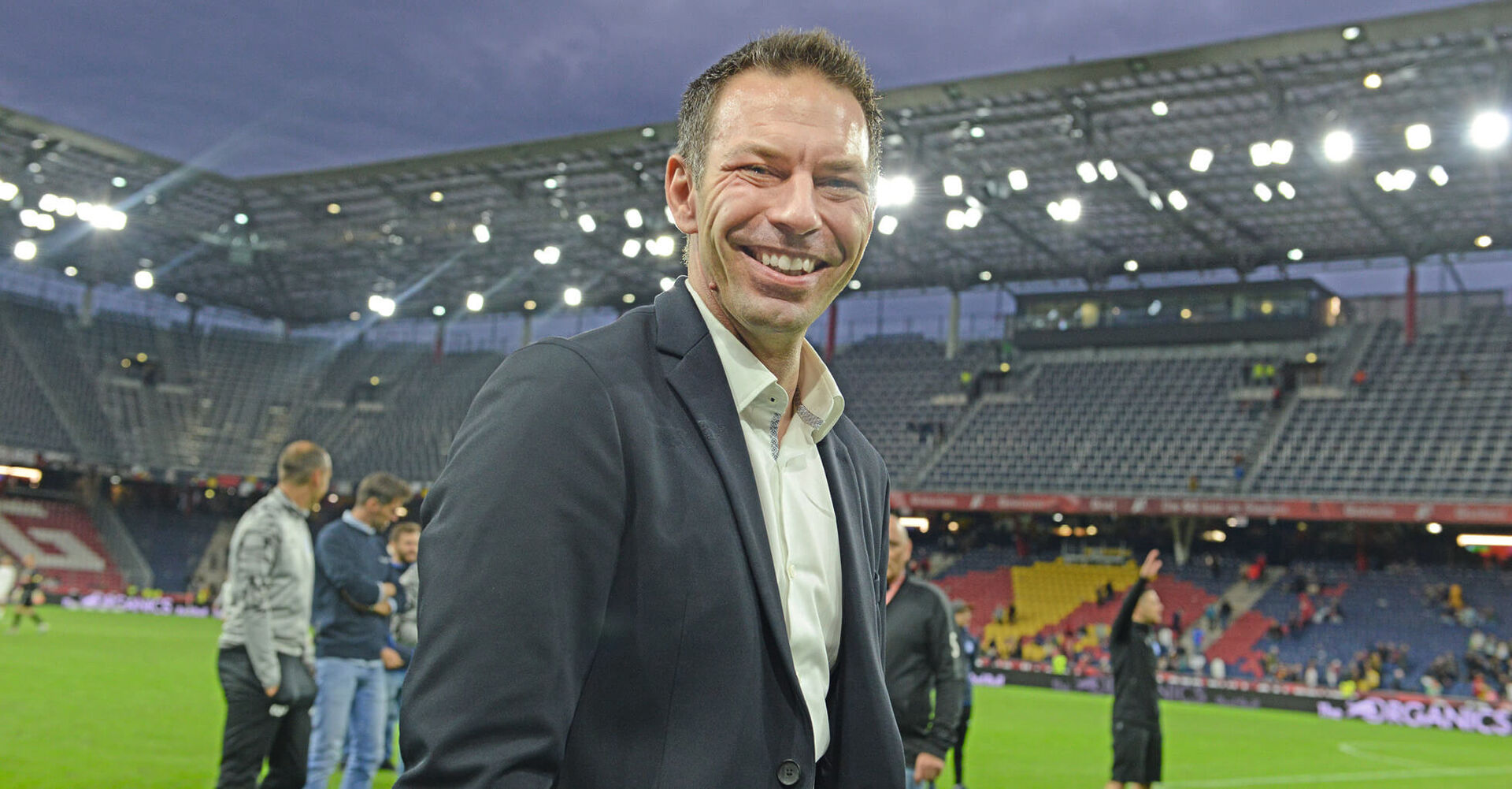 Das Fußballbusiness steckt voller Überraschungen: Blau-Weiß-Linz-Geschäftsführer Christoph Peschek freut sich über den Auswärtssieg gegen Liga-Krösus Salzburg.