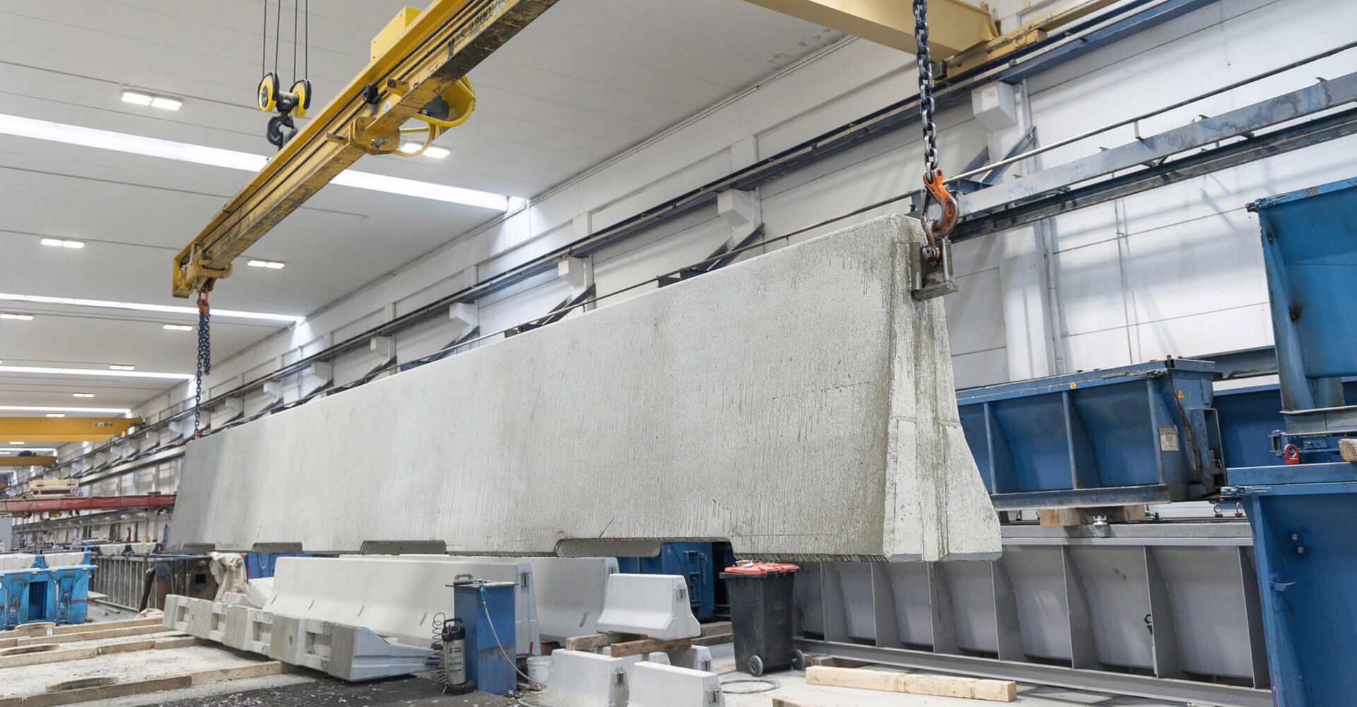 Innovationen am Fertigteilsektor. Mit Zementalternativen lassen sich inzwischen auch bei Oberndorfer in Gunskirchen 20 Prozent CO2 einsparen.