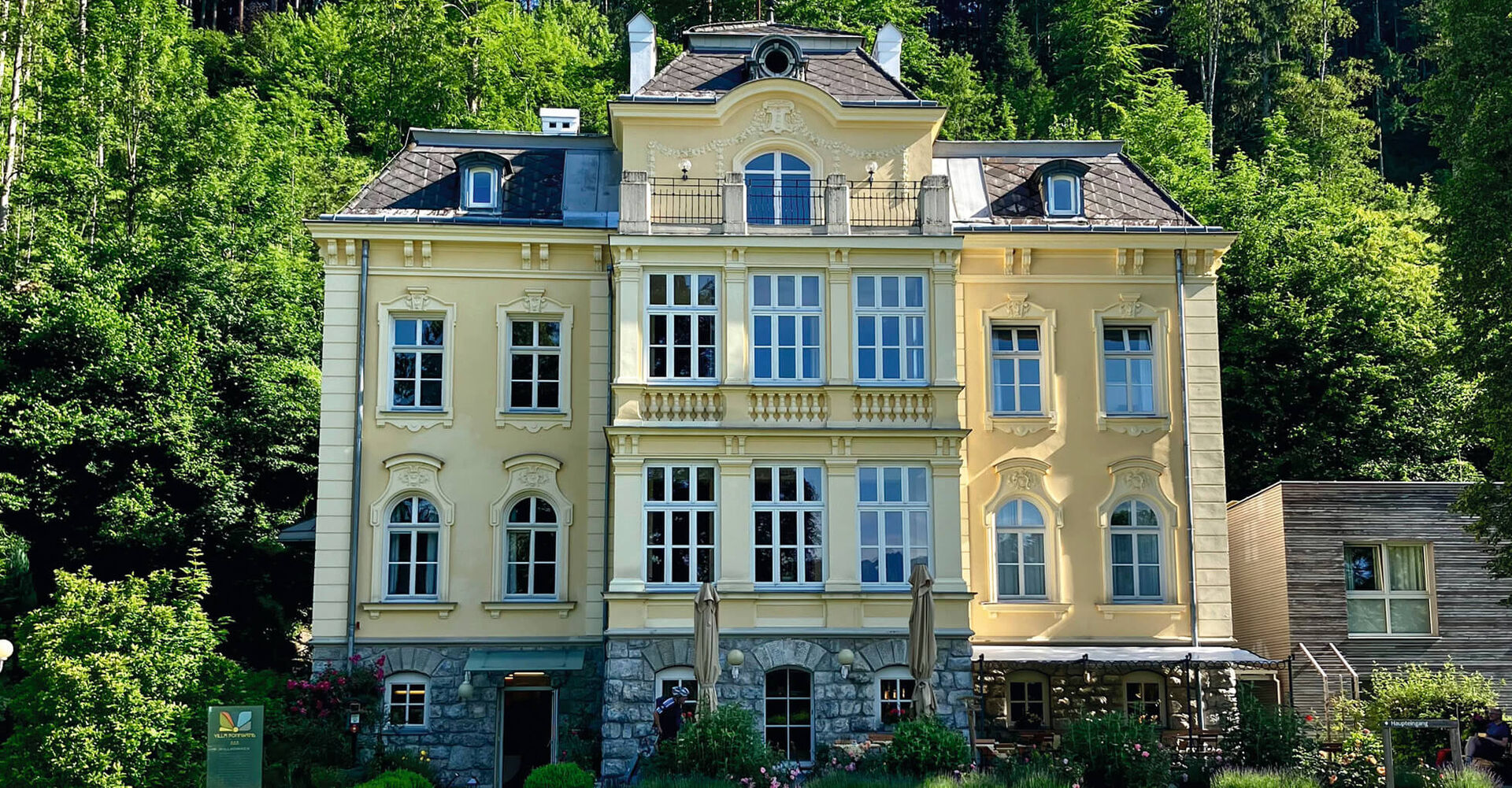 Endstation der ersten herausfordernden Etappe durch das Sensengebirge ist die Villa Sonnwend in Winidischgarsten, die einst dem Adelsgeschlecht Frankenstein gehörte.