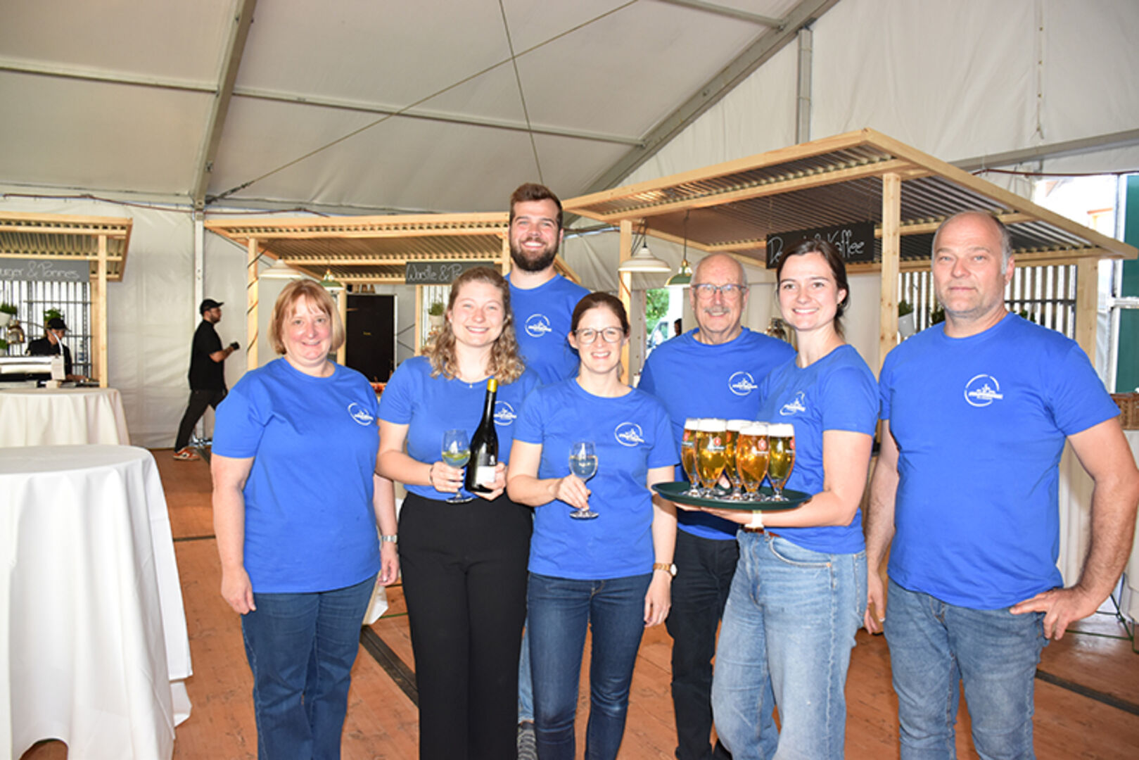 Eine Abordnung der Stadtmusik Bludenz half beim Eröffnungsfest fleißig mit.