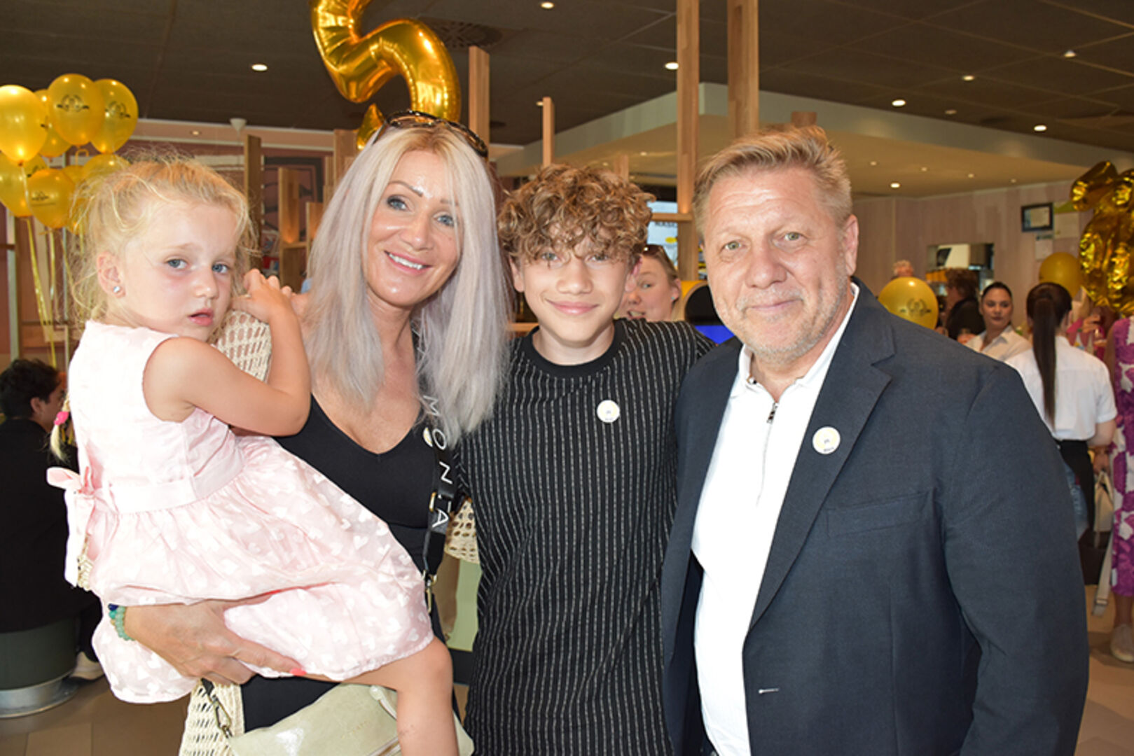 Karin und David Bock (McDonald's Innsbruck) mit den Kindern Emilya und David
