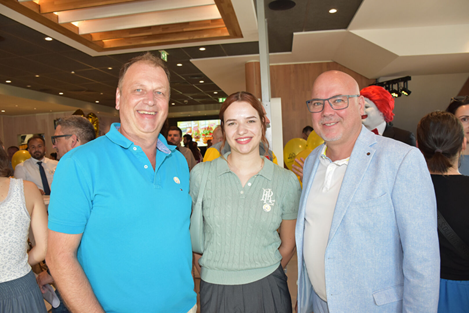 Von der WG Bludenz: Obmann Hanno Fuchs mit Anna-Lena (Bäckerei Fuchs) und Obmann Stv. Wilfried Heim (Heim Mode Bludenz)