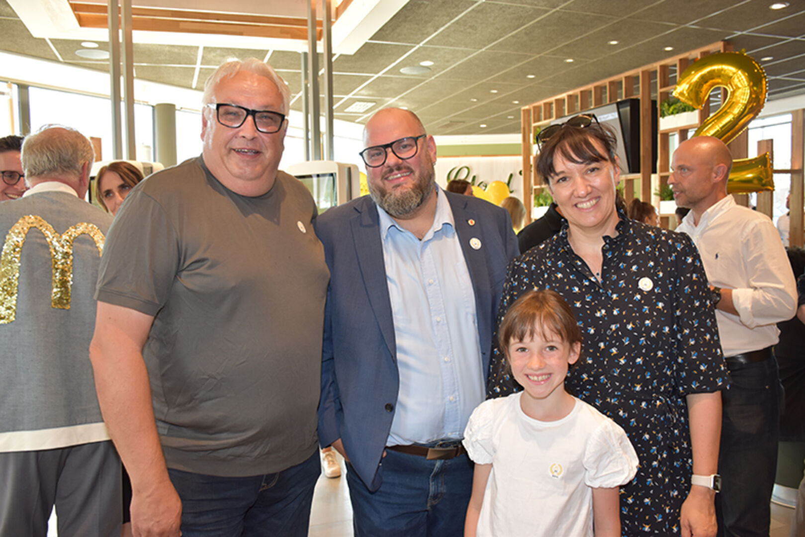Hansi Bandl (Muttersberg-Seilbahnen), Mike Pansi (WKO Gastro-Obmann) und Kerstin Biedermann-Smith (WKO GF Gastronomie) mit Tochter Kate