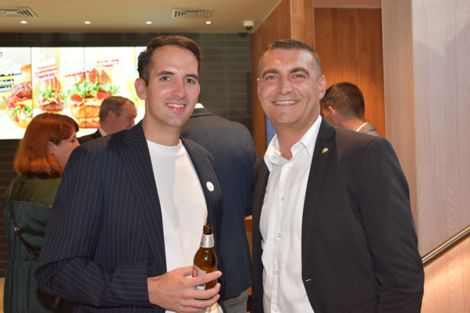 Romano Tafaj (McDonald's Expansionsmanager) mit Ugur Ok (McDonald`s Head of Development &amp; Real Estate)