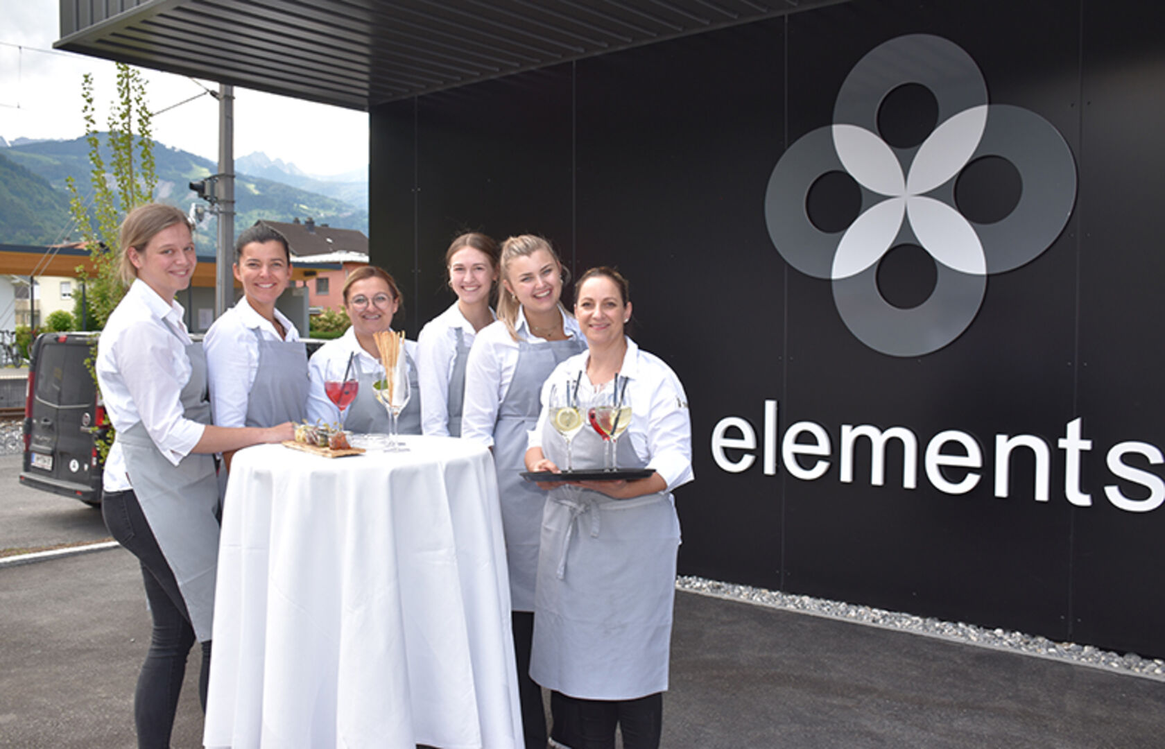 Das Catering vom Empfangscocktail bis zum Traditionellen Buffet kam von Premium-Caterer Seidl aus Rankweil: Julia, Anne-Sophie, Sabrina, Sanna, Leonie und Carolin