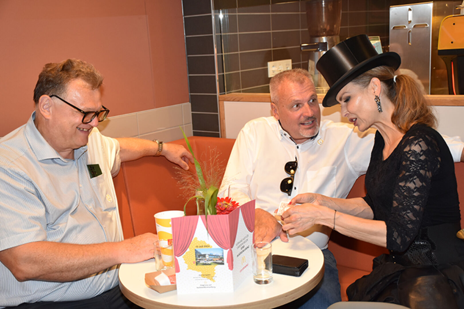 Verzauberte die Restaurant-Gäste im neuen McDonalds Restaurant in Bürs: Kerstin Andreatta (Zauberkunst und Moderation)