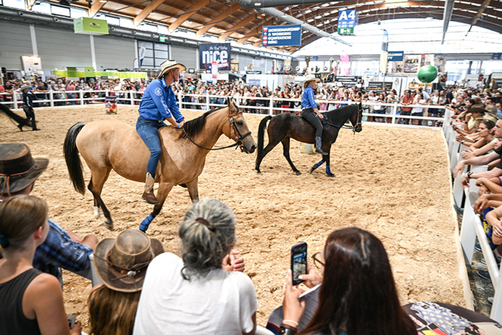 Im September 2023 fand mit der „Americana“ Europas größte Messe für Westernreiten und Westernkultur mit 47.200 Pferdefans statt.