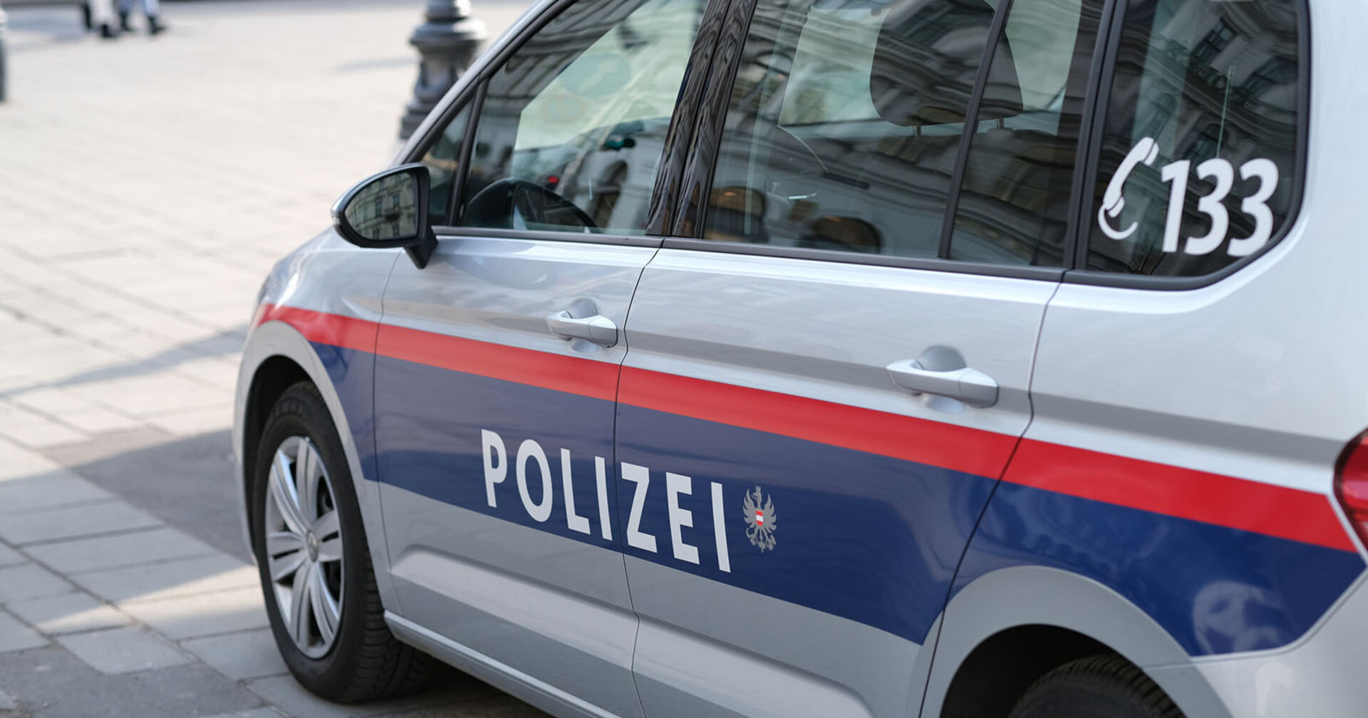 Seitenansicht eines Polizeiautos