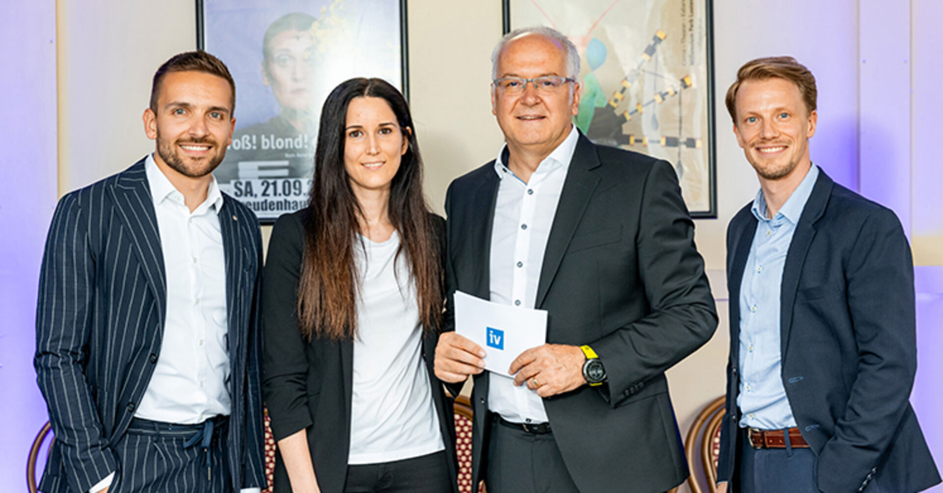 Christian Zoll, JI-Vorsitzende Anna Hilti, IV-Präsident Elmar Hartmann und neuer GF Simon Kampl.