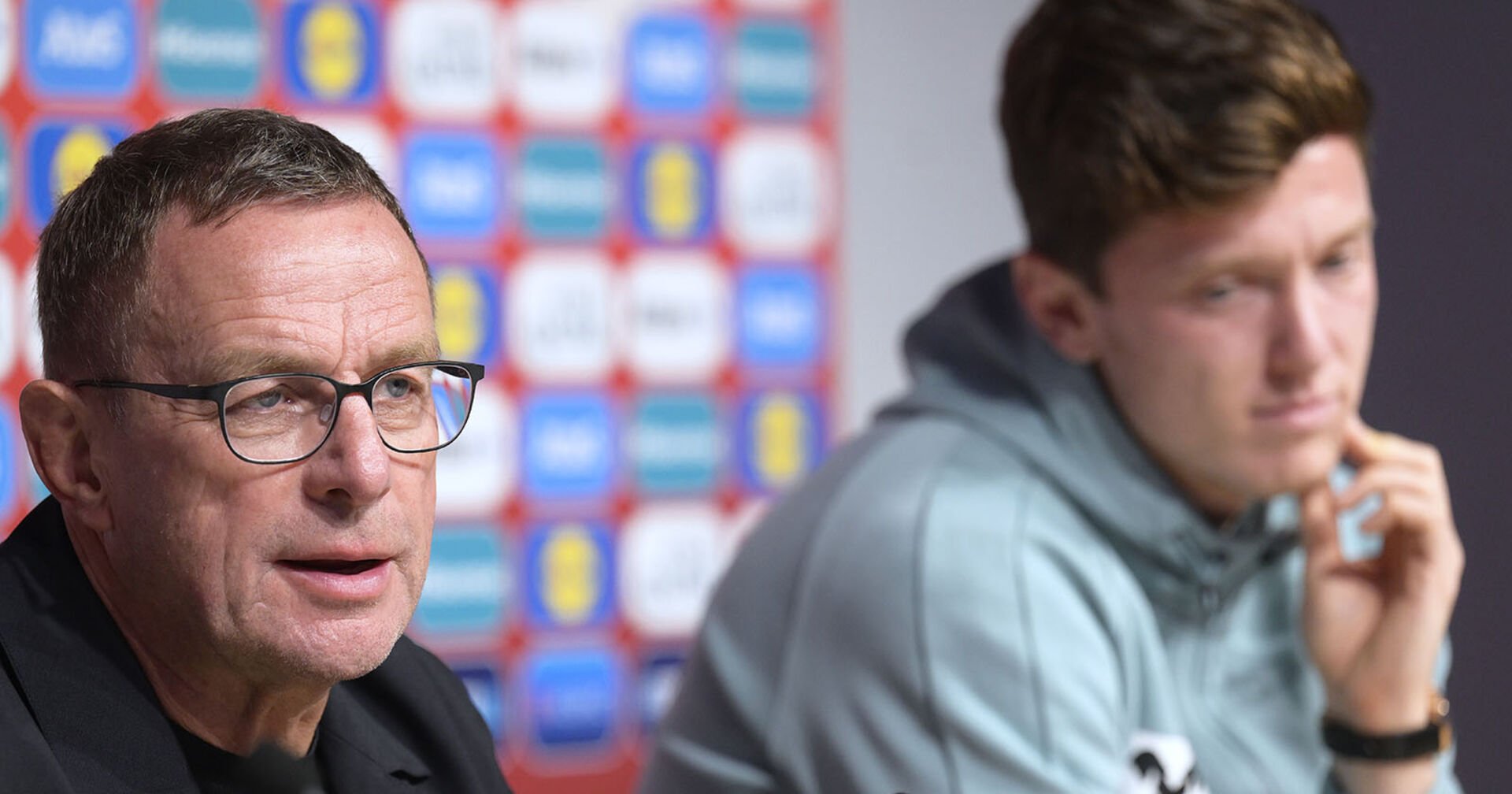 Ralf Ragnick und Michael Gregoritsch im Rahmen einer Pressekonferenz des österreichischen Nationalteams