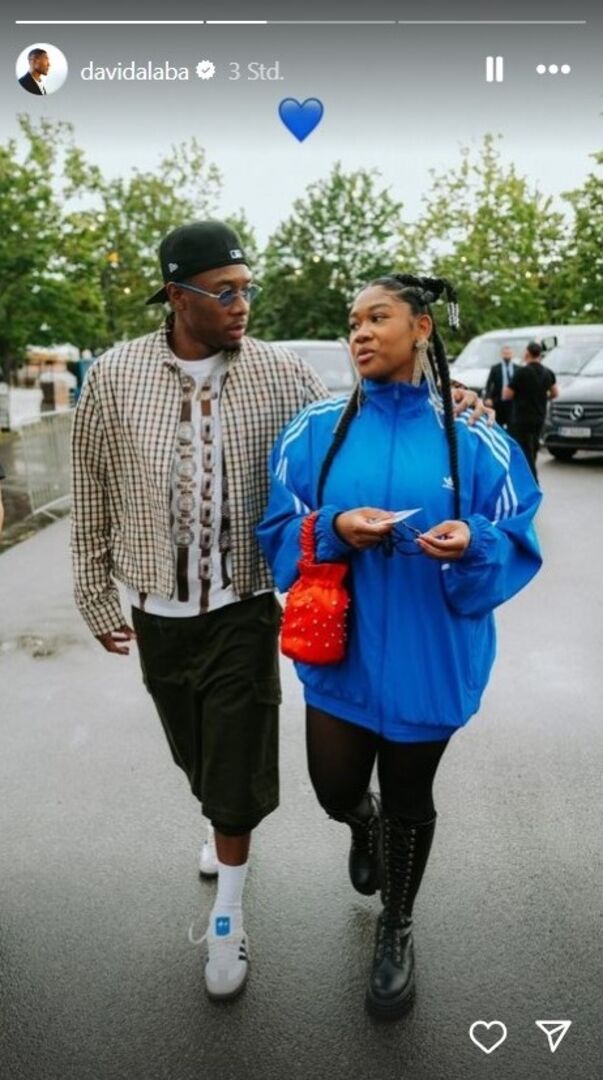 Screenshot von Alaba mit Schwester Rose May am Rolling Loud Festival.
