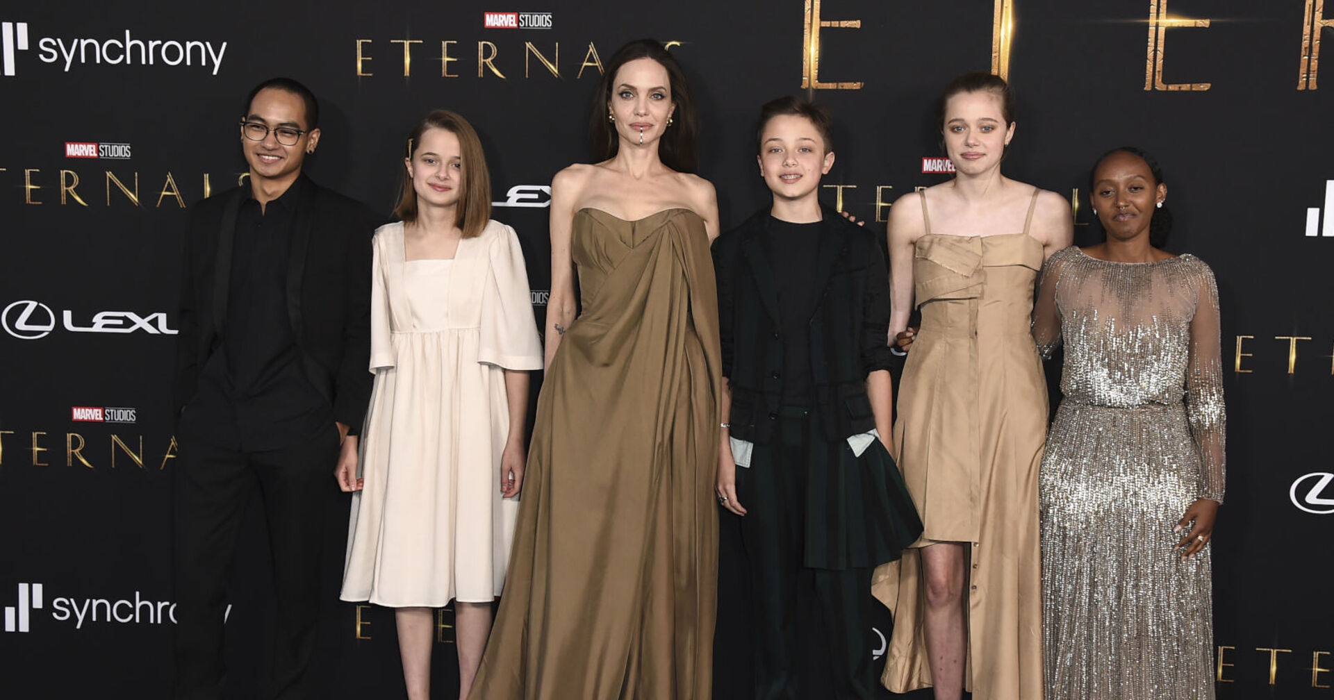 Eine Frau und ihre fünf Kinder