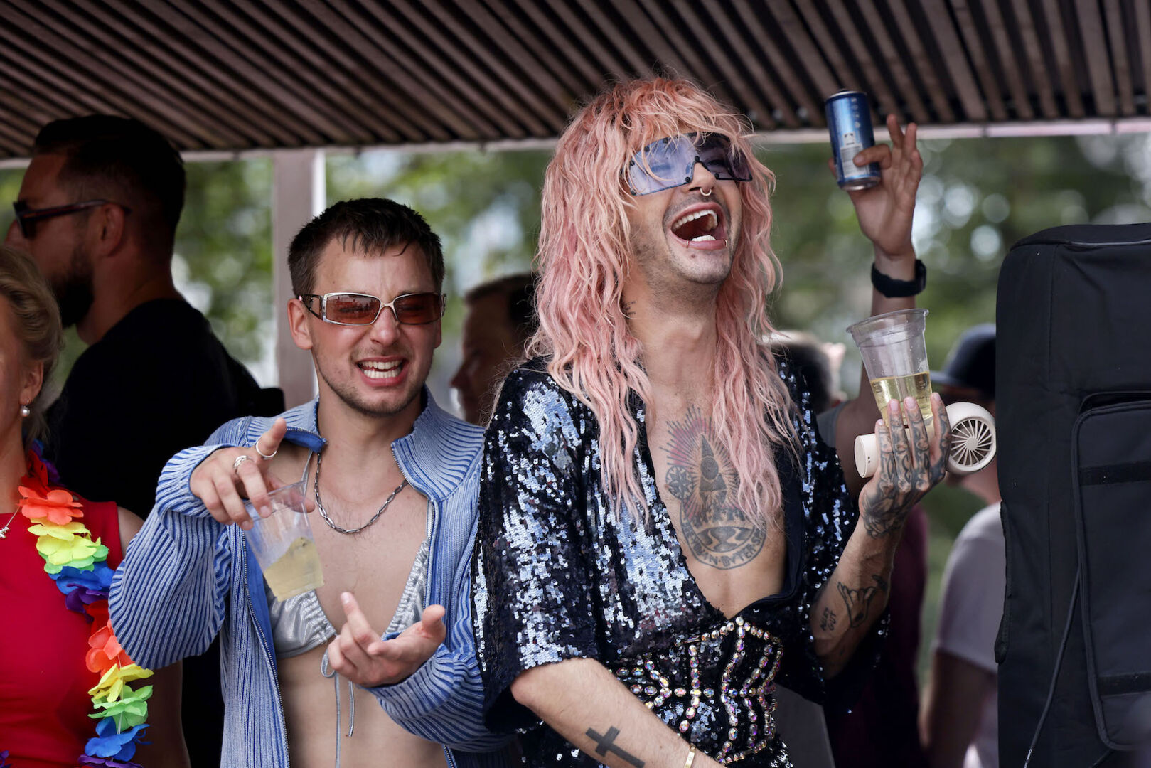 Bill Kaulitz auf einem Truck beim CSD in Köln mit Timmi Trinks.