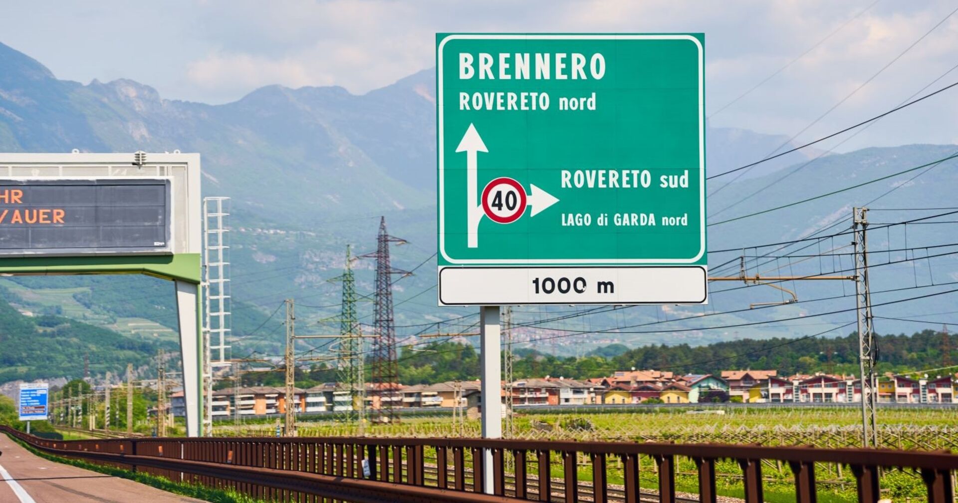 Schild &quot;Brennero&quot; auf der italienischen Brennerautobahn