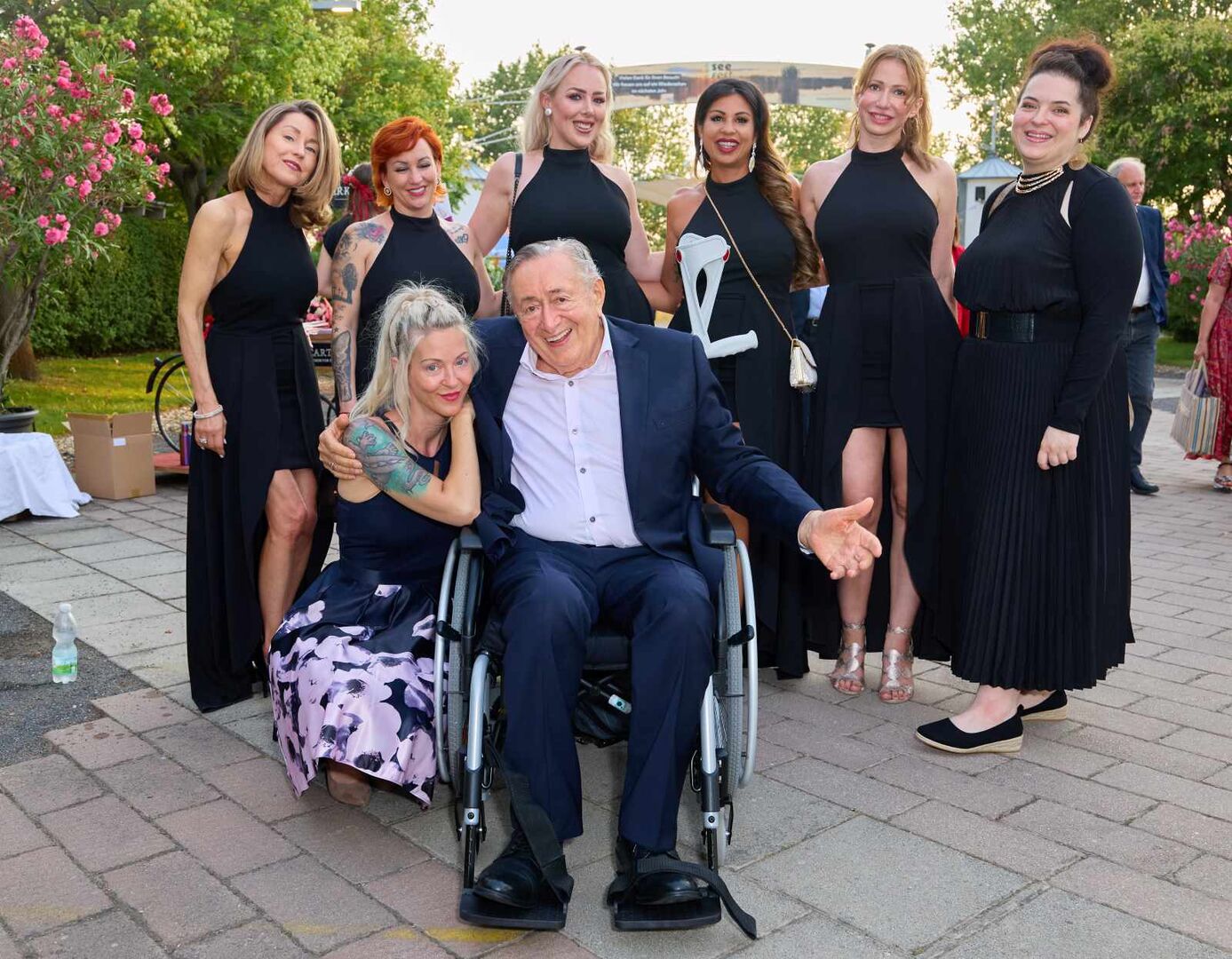 Richard Lugner mit seinen Damen in Mörbisch.