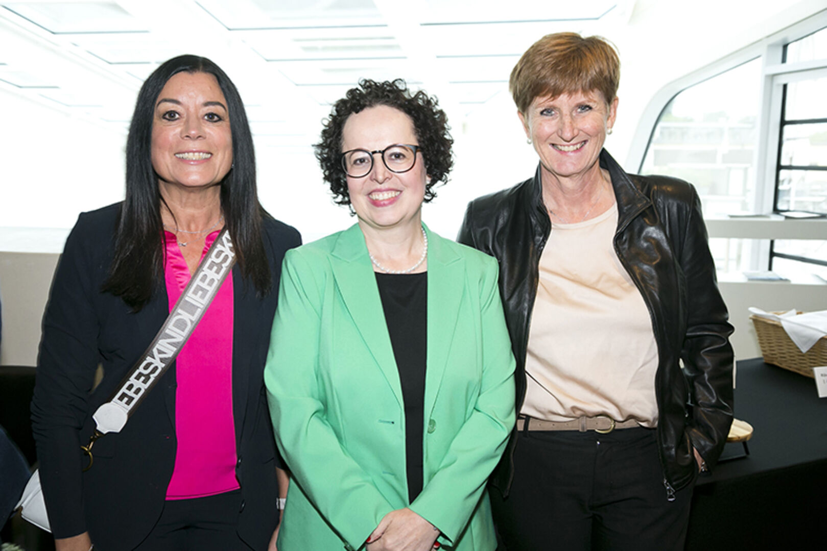 Elke Böhler (COO Bischof Transporte, Bundesrätin Christine Schwarz-Fuchs und GF Sabine Tichy-Treiml (Messe  Dornbirn (v. li.)