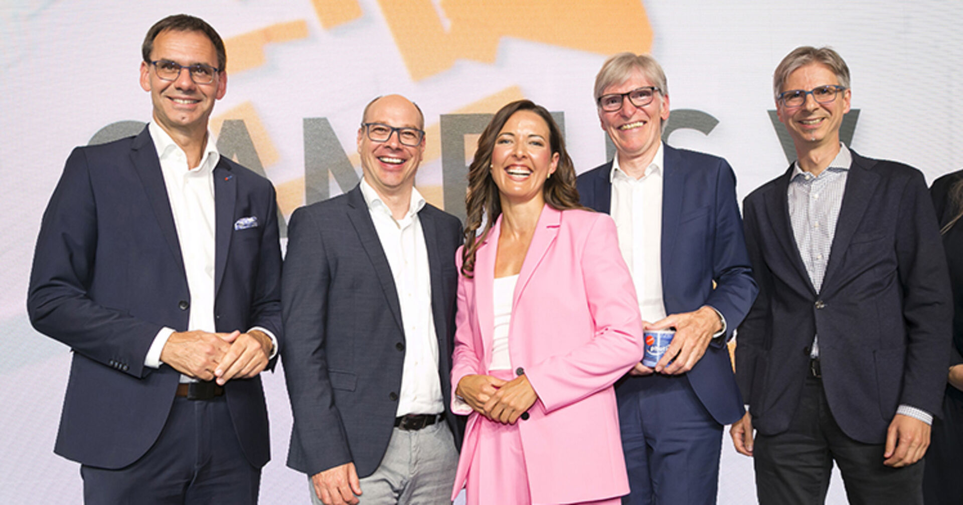 LH Markus Wallner, GF Stephan Fitz-Rankel (FH Vorarlberg),  Moderatorin Bianca Panzirsch, WKV-Präs. Wilfried Hopfner, GF Alexander Kappaurer (Marke Vorarlberg)