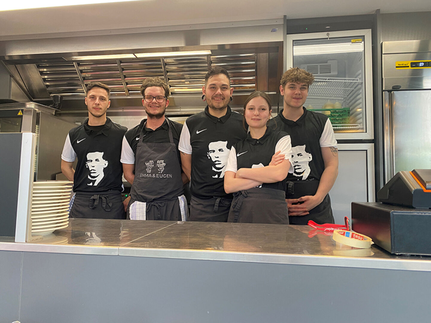 Das Kochteam: Sandro Fessler, Manuel Micheli, Manuel Kemmer, Maria Bria und Lien Birbamer (v. li.)