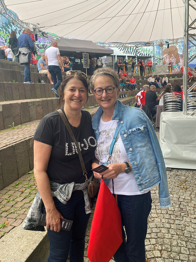 Nadja Luger und Manuela Maurer (v. li.)