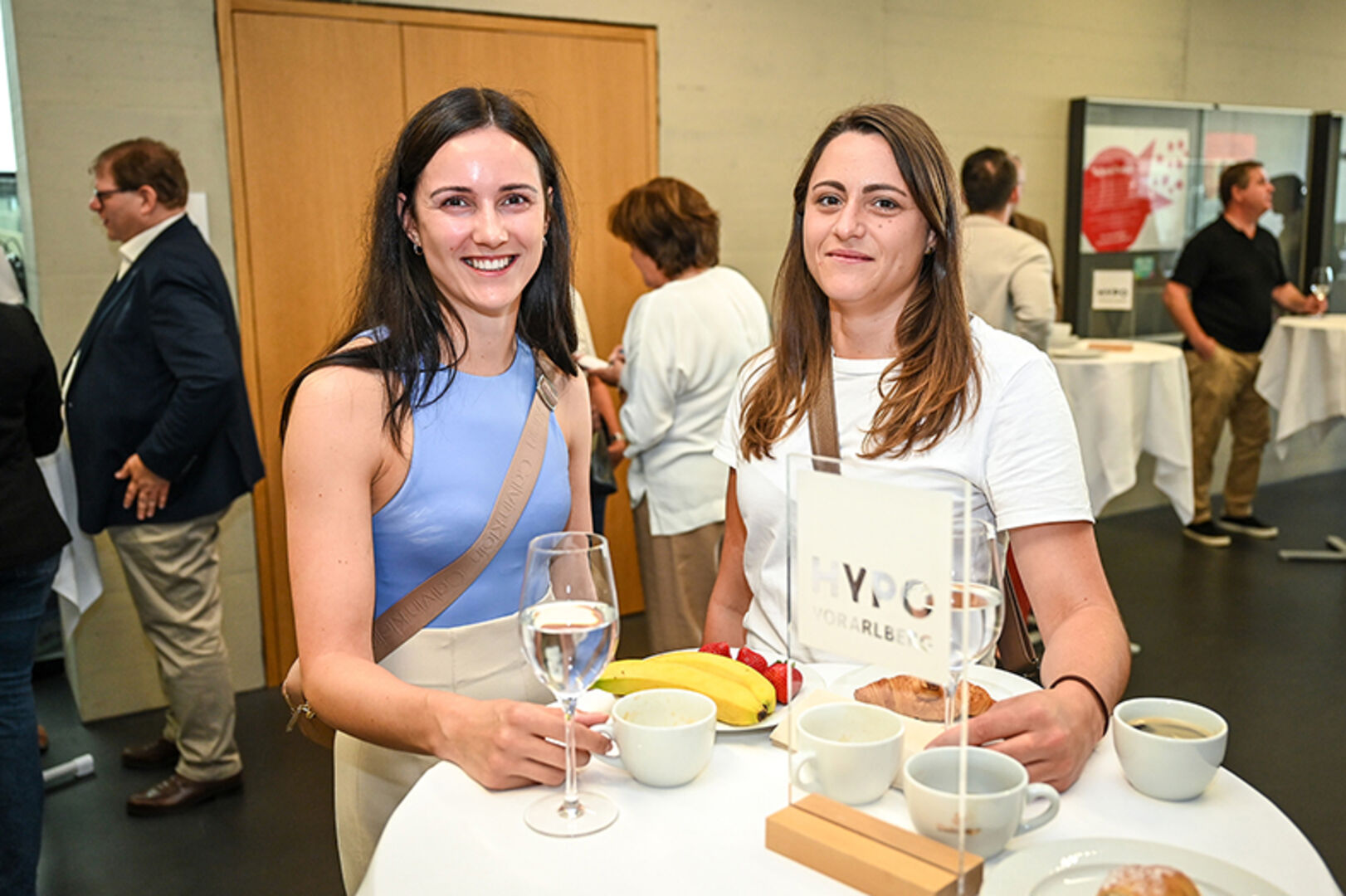 Lisa Hofer und Sabine Lässer (beide RIVA HOME) (v. li.)