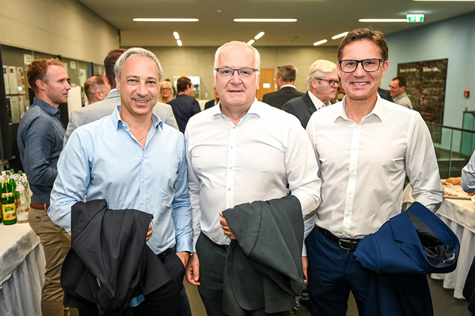 GF Thomas Scharwitzl (Benevit), IV-Präs. Elmar Hartmann, Richard Karlinger (Hypo) (v. li.)