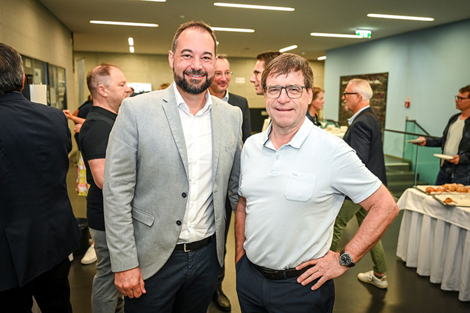 Vorstand Tobias Forer-Pernthaler (Hämmerle Holding) und CEO Reinhard Braun (Pantec AG) (v. li.)