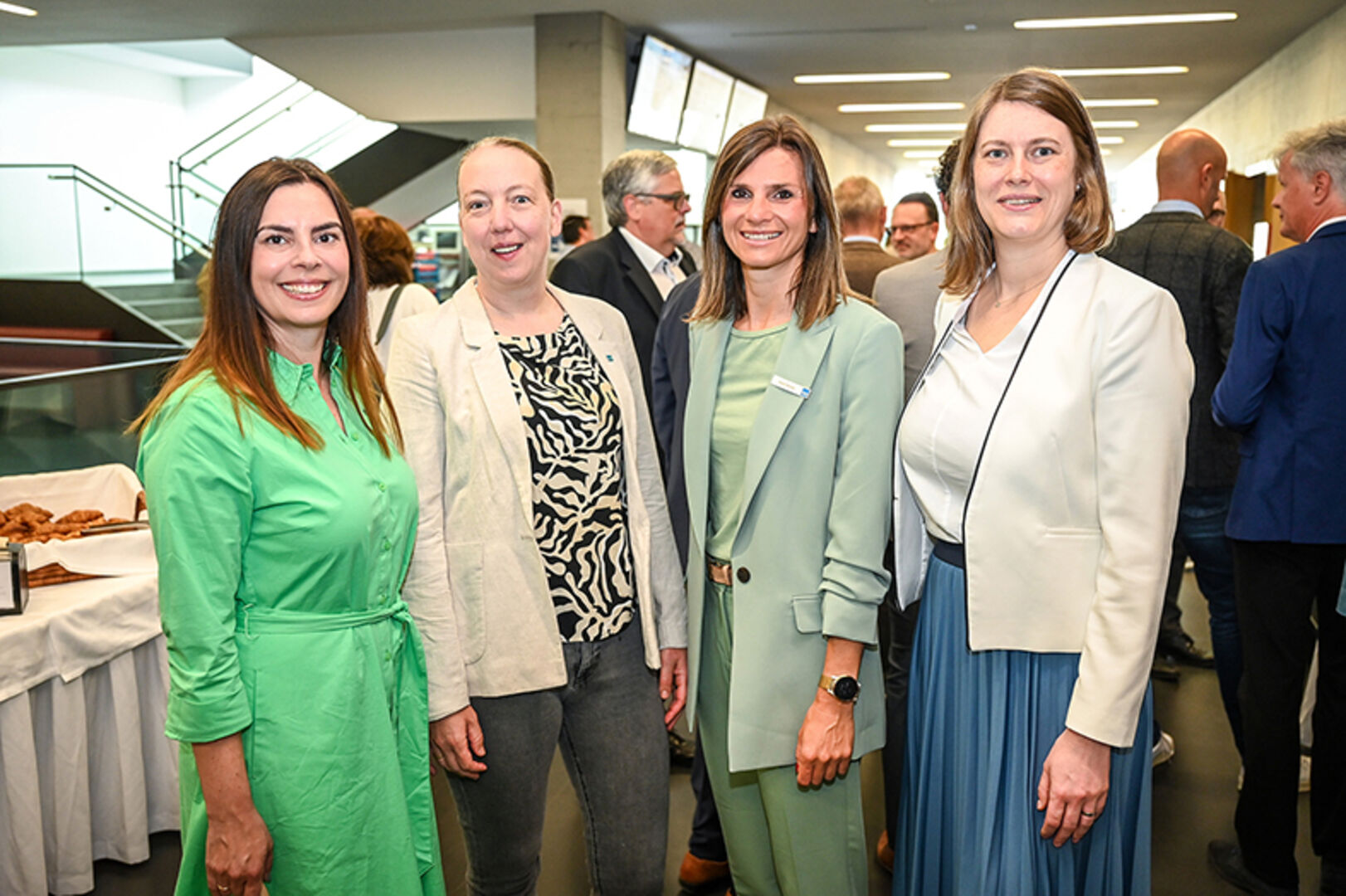 Hypo Team: Sabine Nigsch-Gaethke (Leitung), Manuela Dragaschnig-Fehr, Evelin Reimair (alle Kommunikation), Bianca Dünser (Personalleitung) (v.li.)