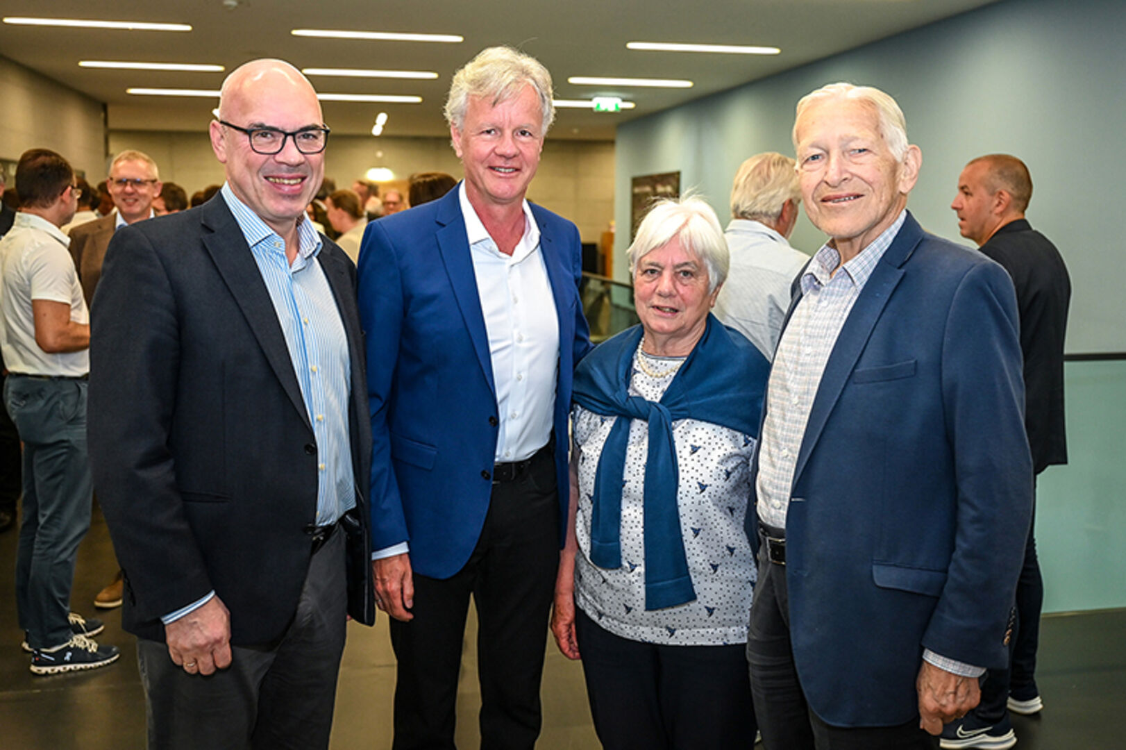 Finanzdirektor Andreas Weber (Katholische Kirche Vlbg.), GF Gerald Fleisch (Landeskrankenhäuser), Ehrentraud und Willi Hagleitner (v. li.)