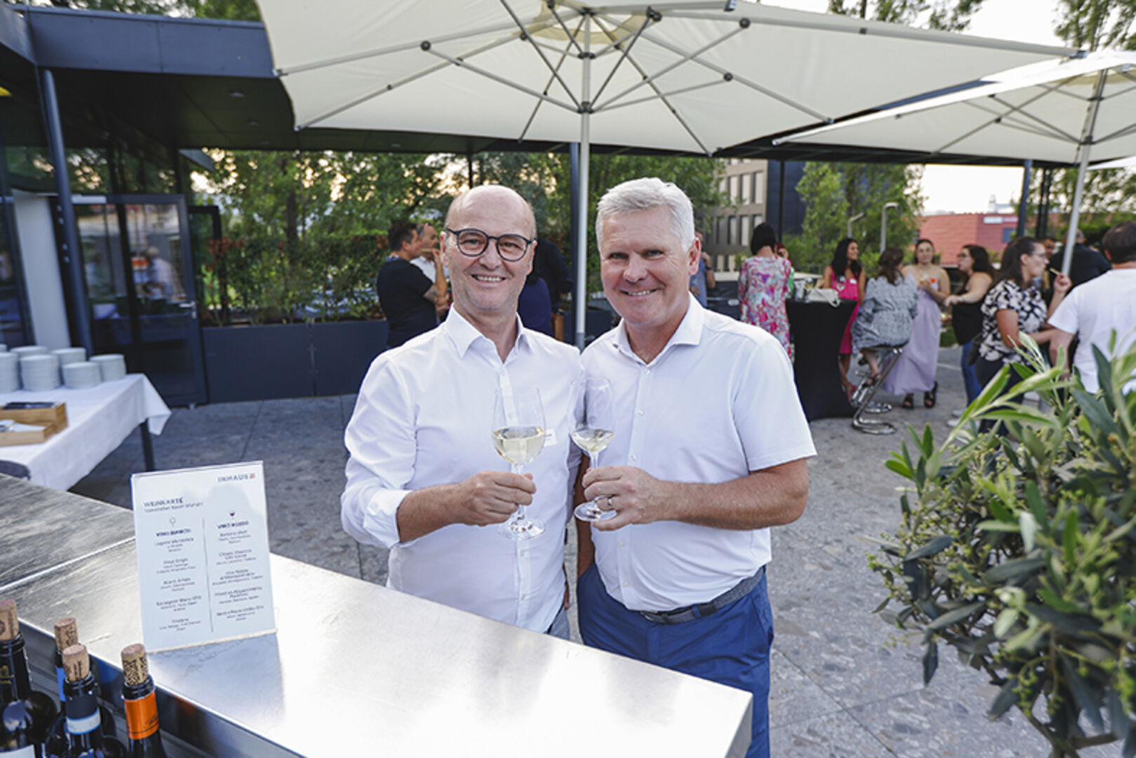 Jochen Klimmer (Klimmer Wohnbau), Klaus Baldauf (Nägele Bau) (v. li.)