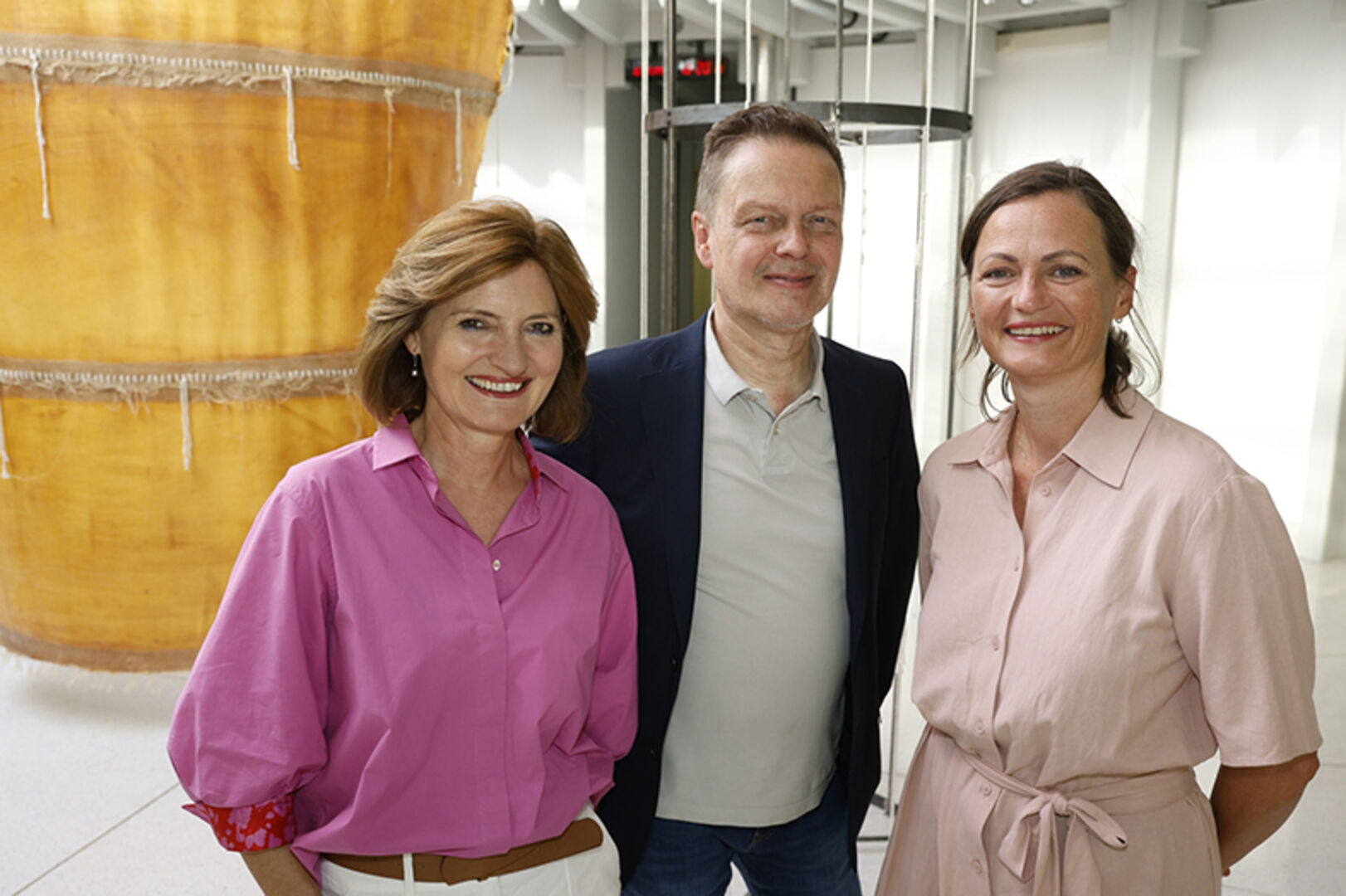 Jasmin Ölz und Heinrich Sohm (beide ORF Vorarlberg) mit Nina Fritsch (Kulturamt Lustenau) (v. li.)