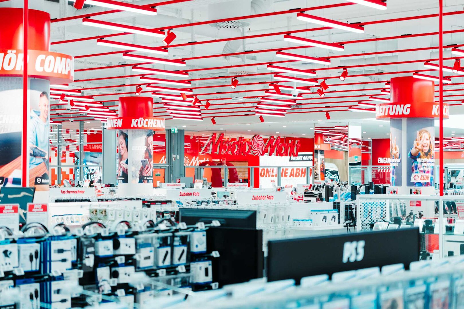 Ein Elektromarkt mit vielen Artikeln