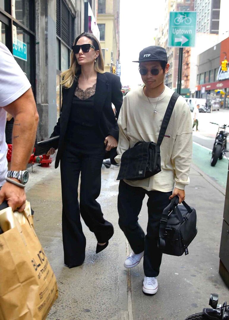 Pax Thien Jolie-Pitt beim Einkaufsbummel mit Mama Angelina Jolie.