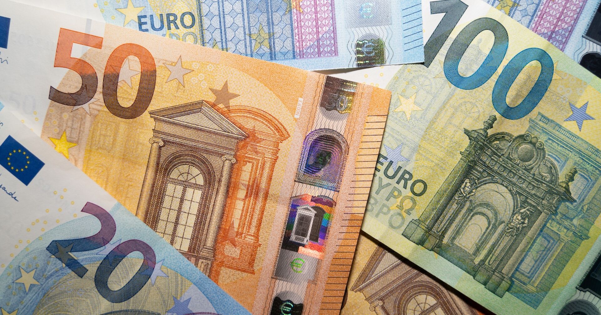 Mehrere Euro-Geldscheine